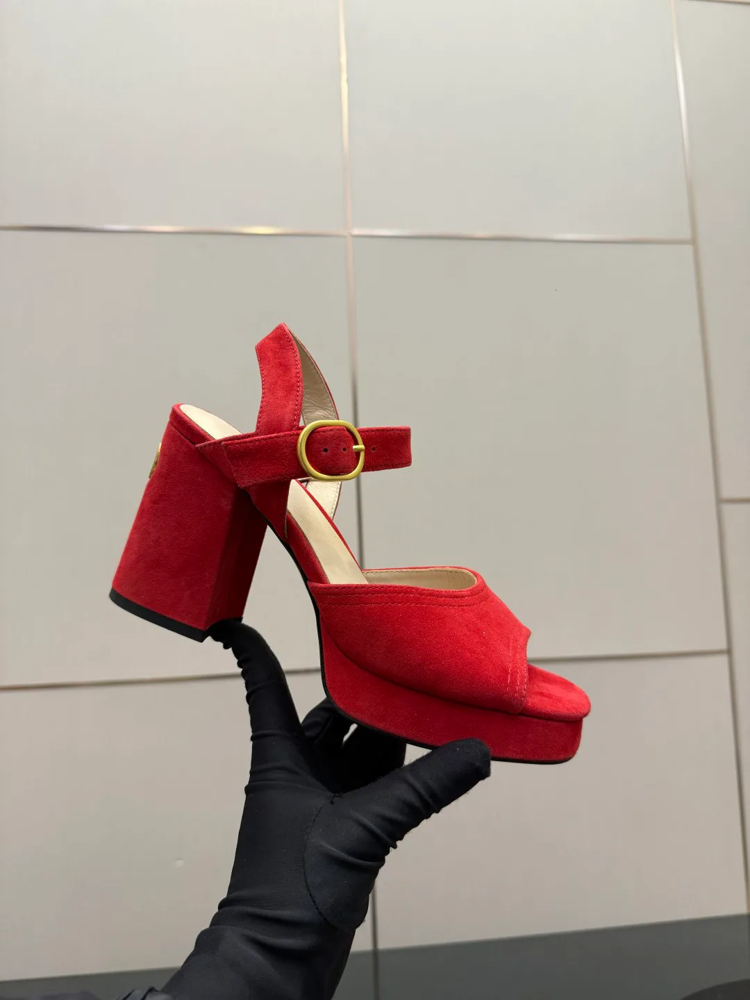 Босоножки Женские Valentino 5052046