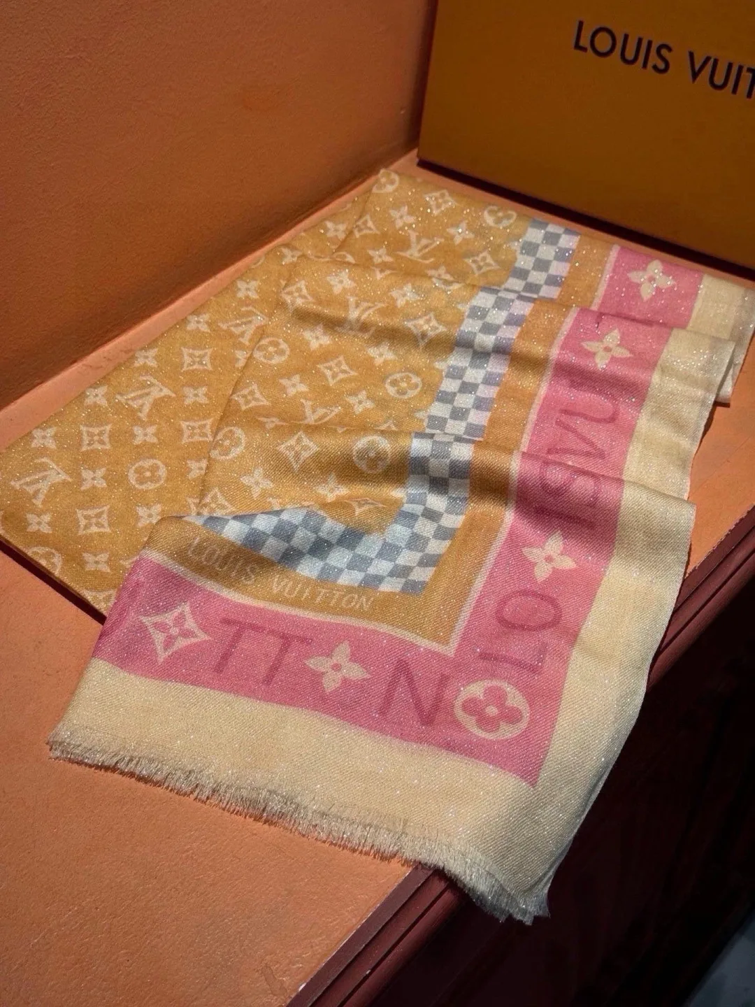 Шарфы Louis Vuitton 17673183