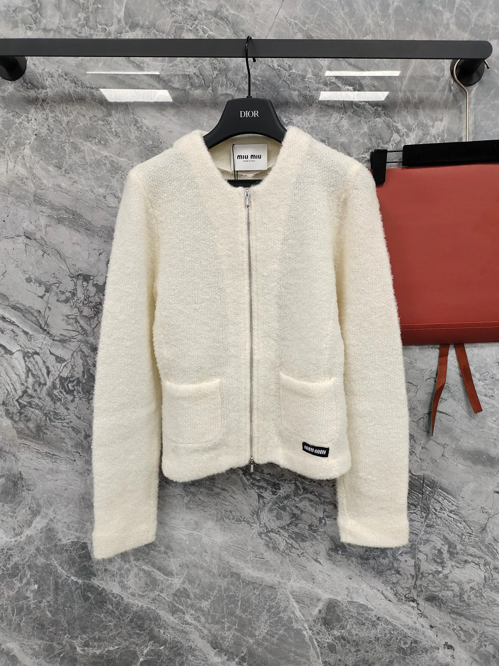 Куртки И Пуховики Женские Miu Miu 18158528