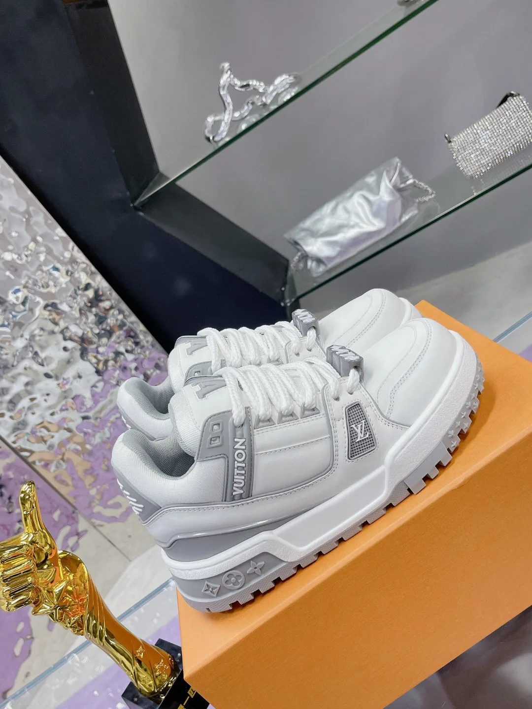 Кроссовки Женские Louis Vuitton 13074038