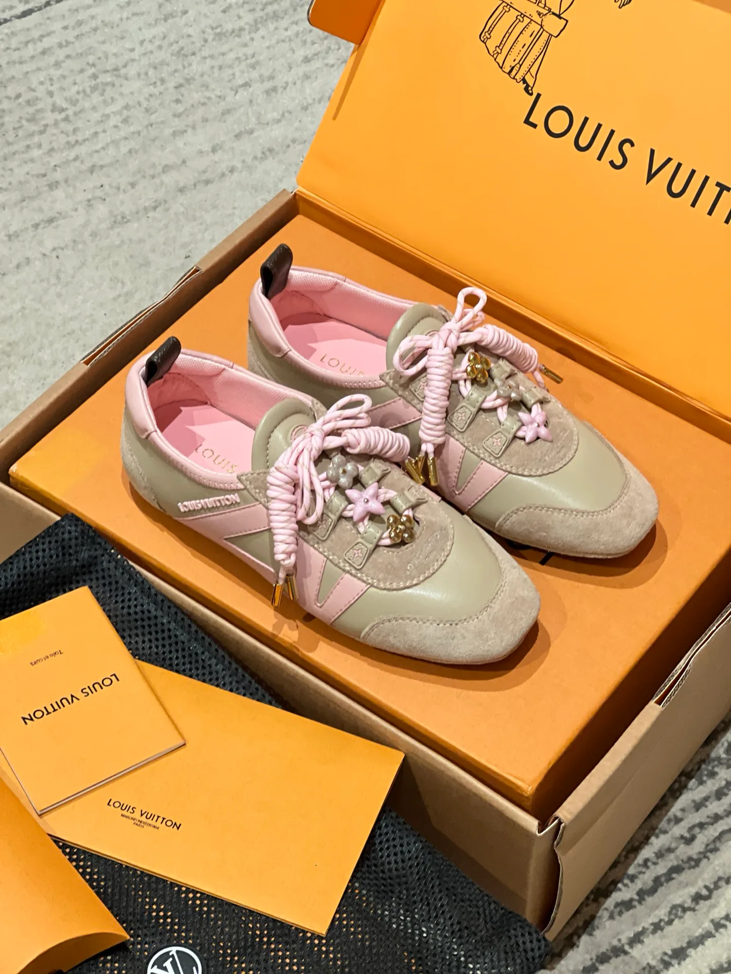 Кроссовки Женские Louis Vuitton 18194164