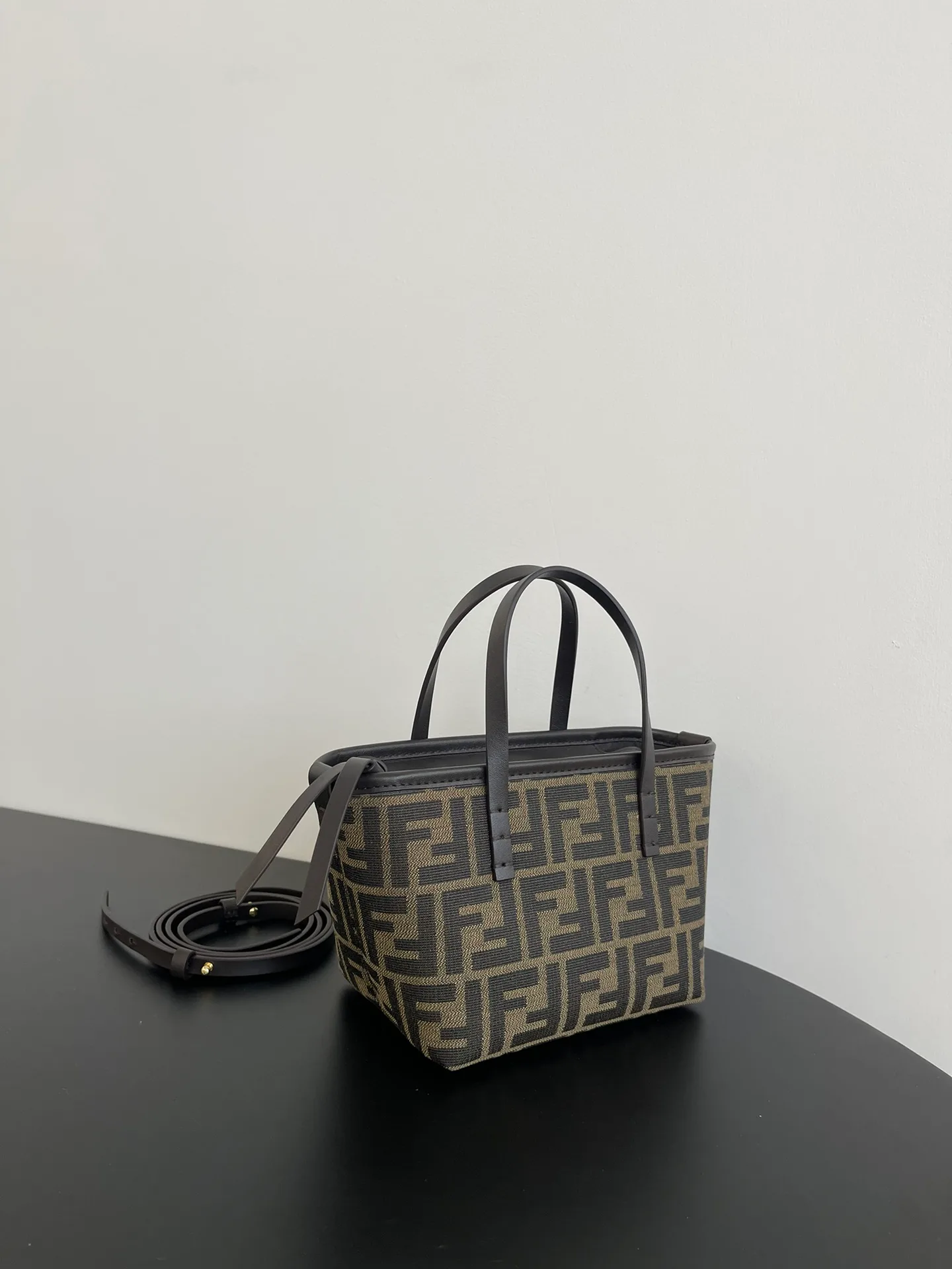 Классические Сумки Женские Fendi 10644795