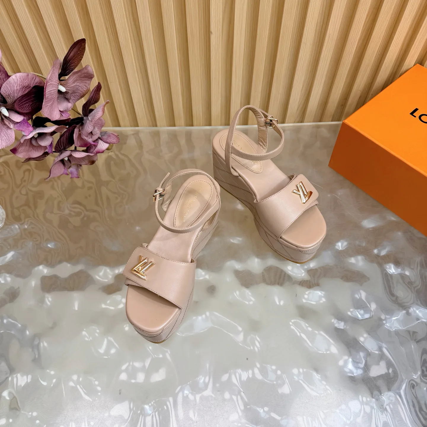 Босоножки Женские Louis Vuitton 12859237