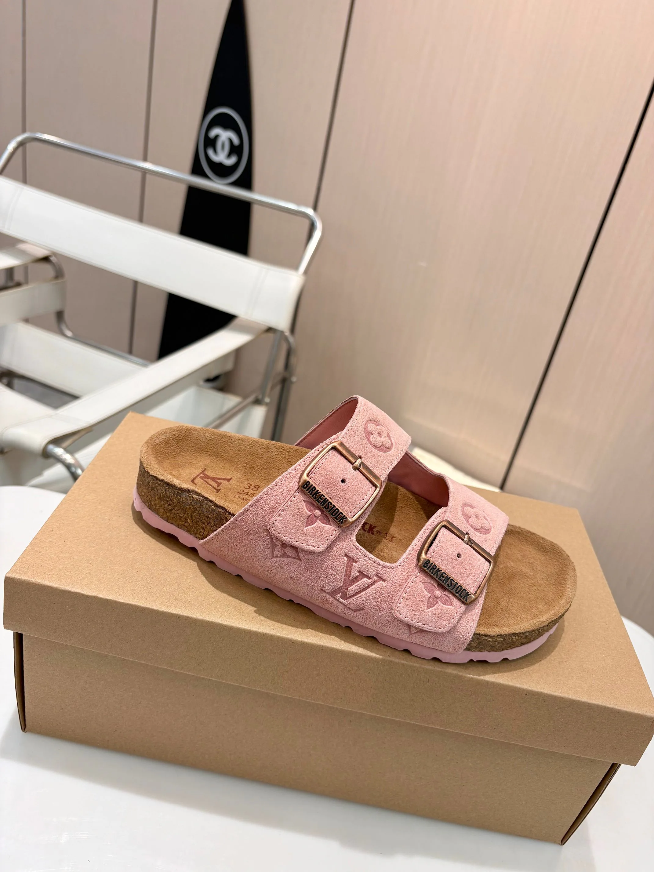 Шлепанцы Женские Louis Vuitton 11468878