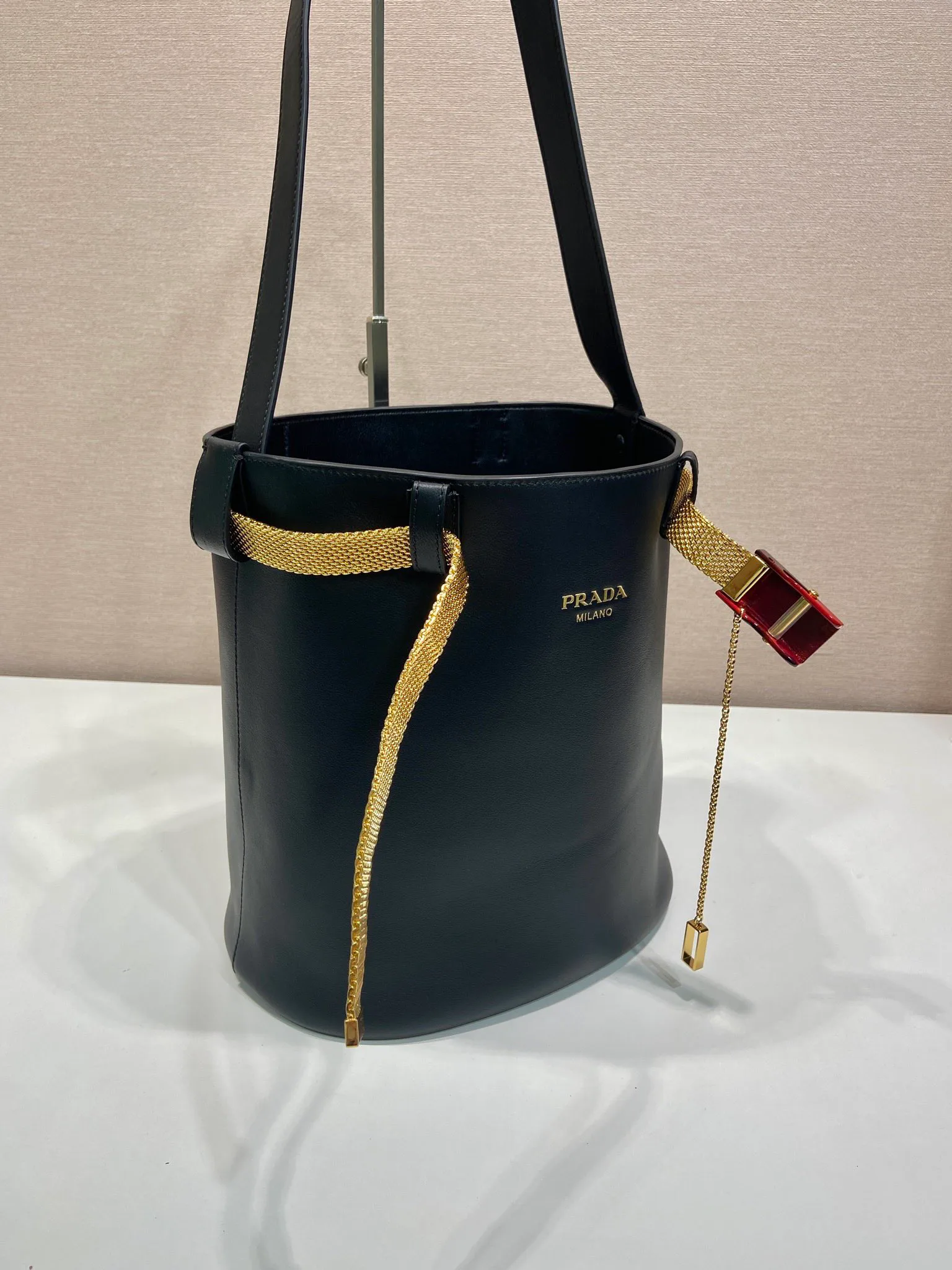 Классические Сумки Женские Prada 11886379