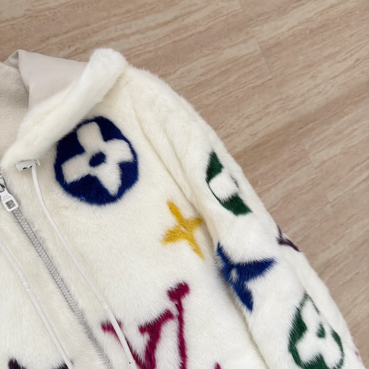 Куртки И Пуховики Женские Louis Vuitton 1061368