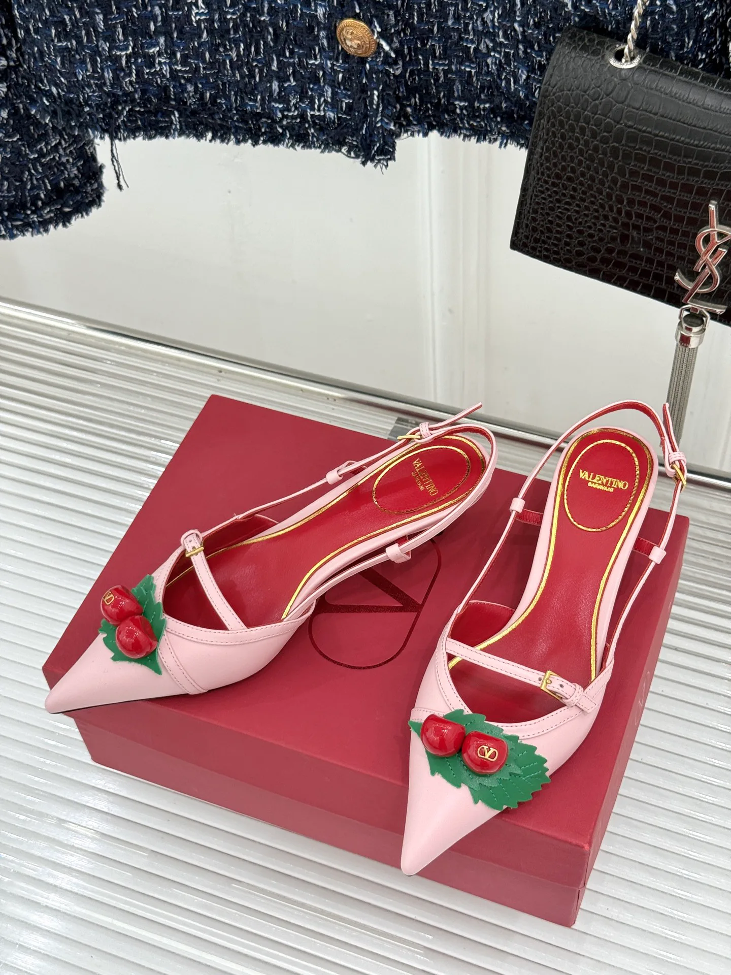Босоножки Женские Valentino 16973357