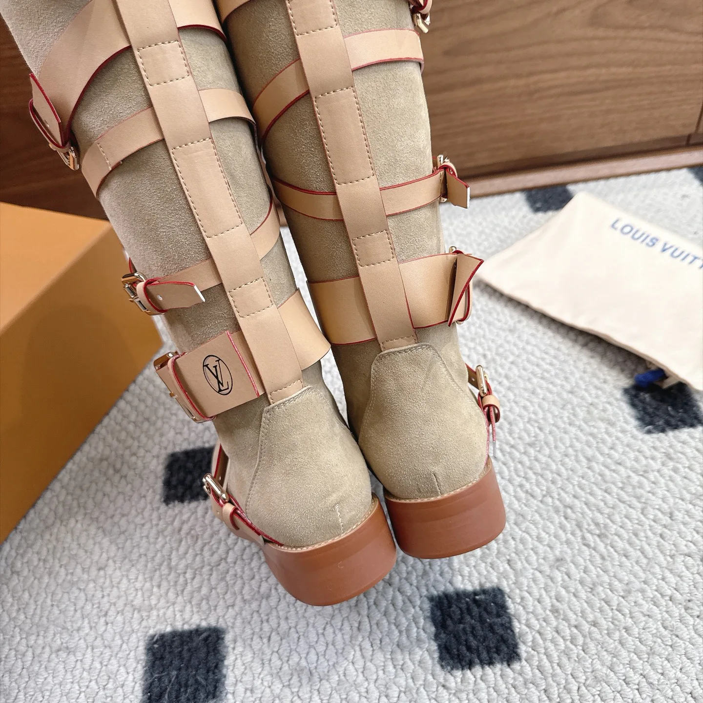 Ботинки Женские Louis Vuitton 18025520