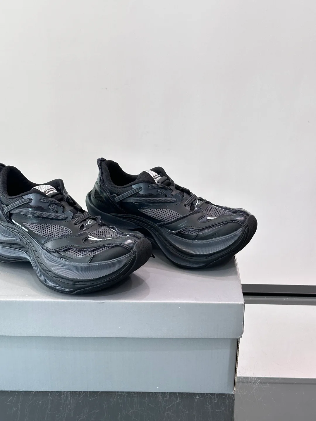 Кроссовки Женские Balenciaga 17634158