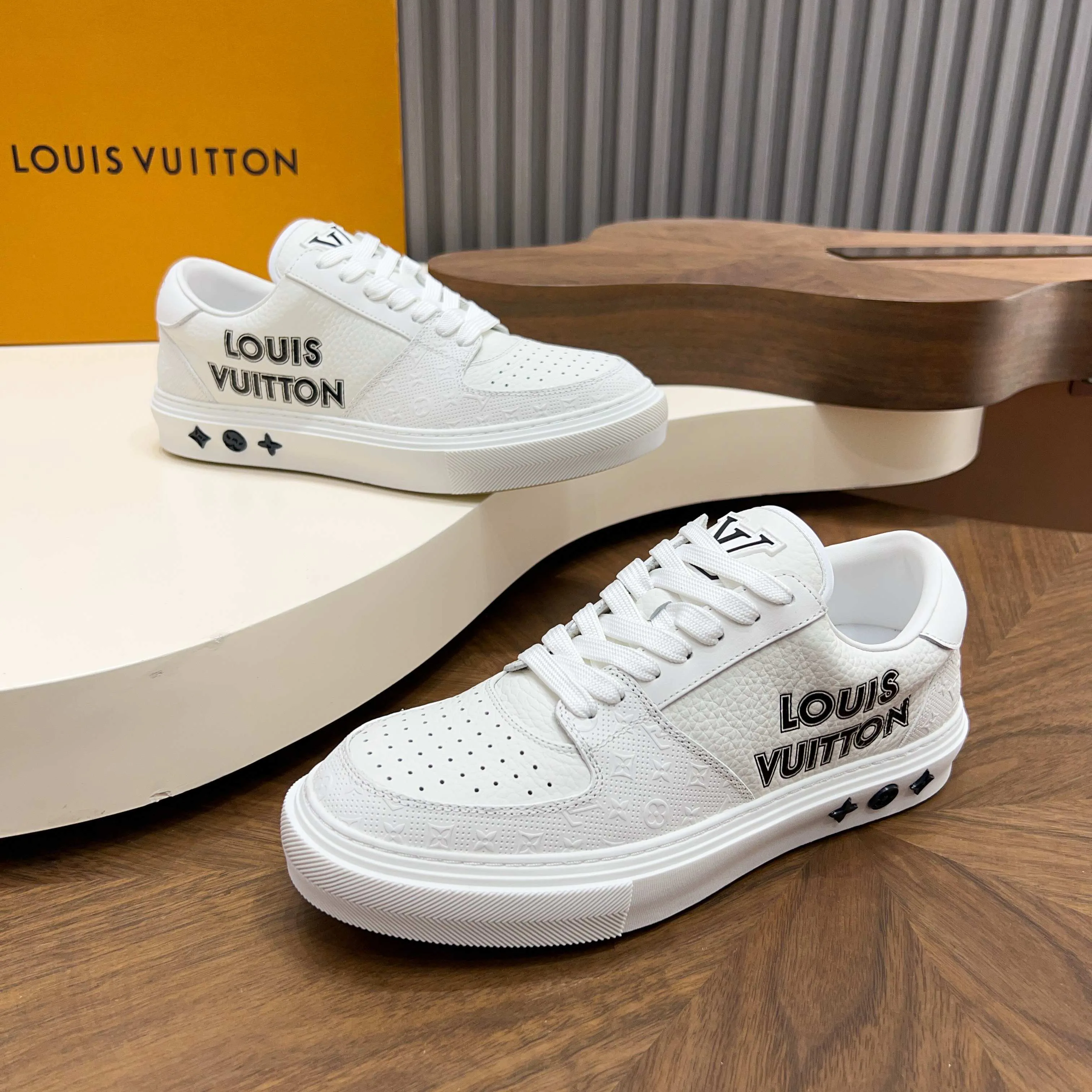 Кроссовки Мужские Louis Vuitton 17921405