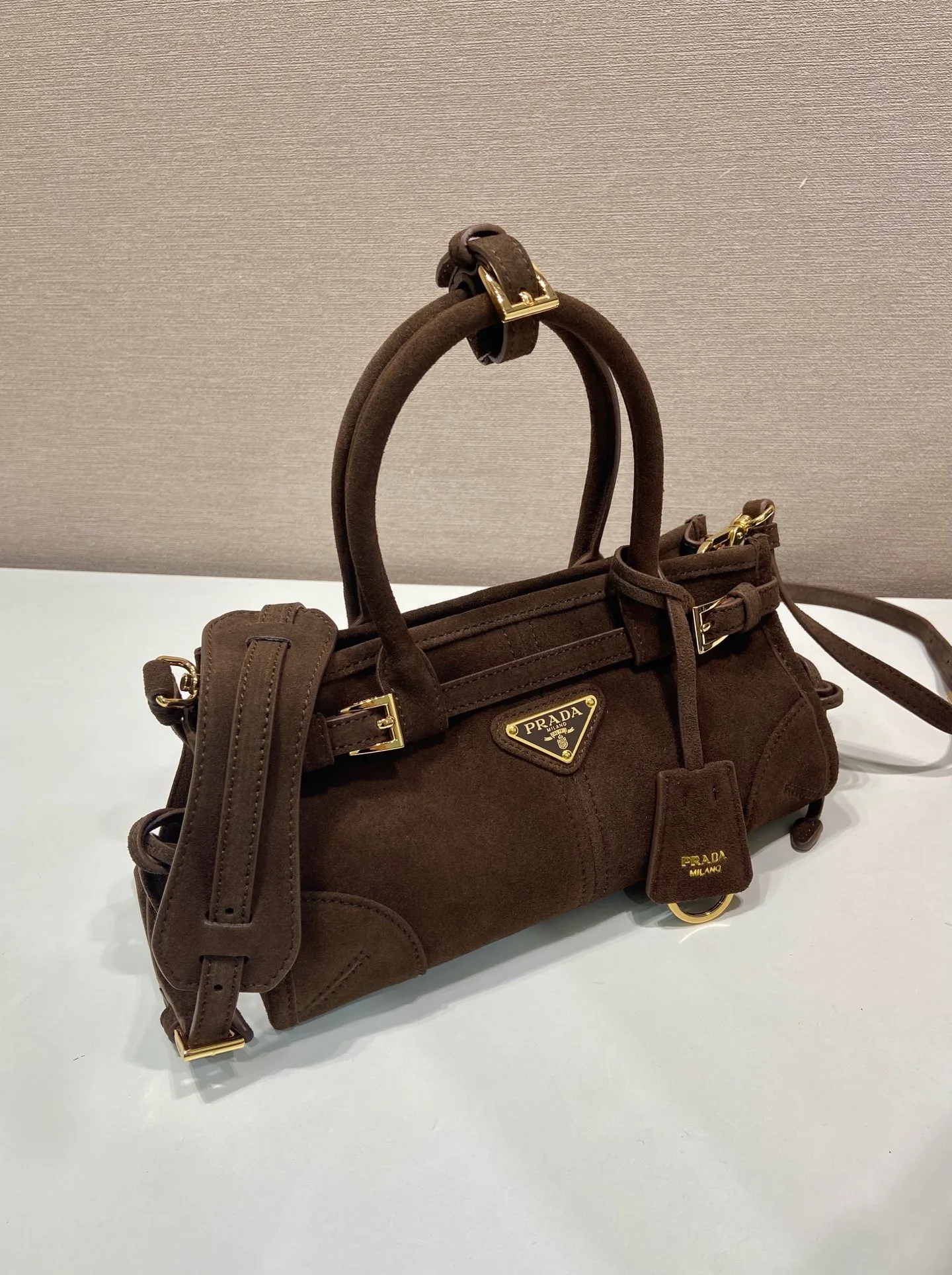 Классические Сумки Женские Prada 18237648