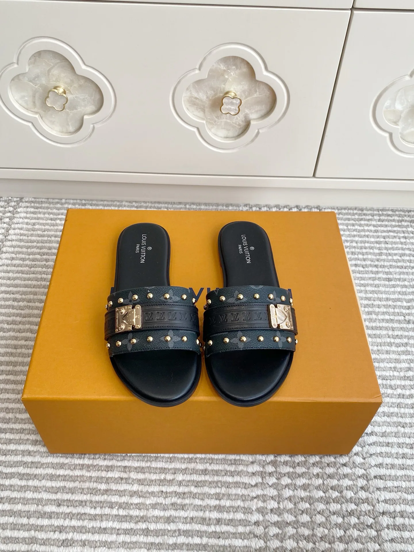Шлепанцы Женские Louis Vuitton 11668771