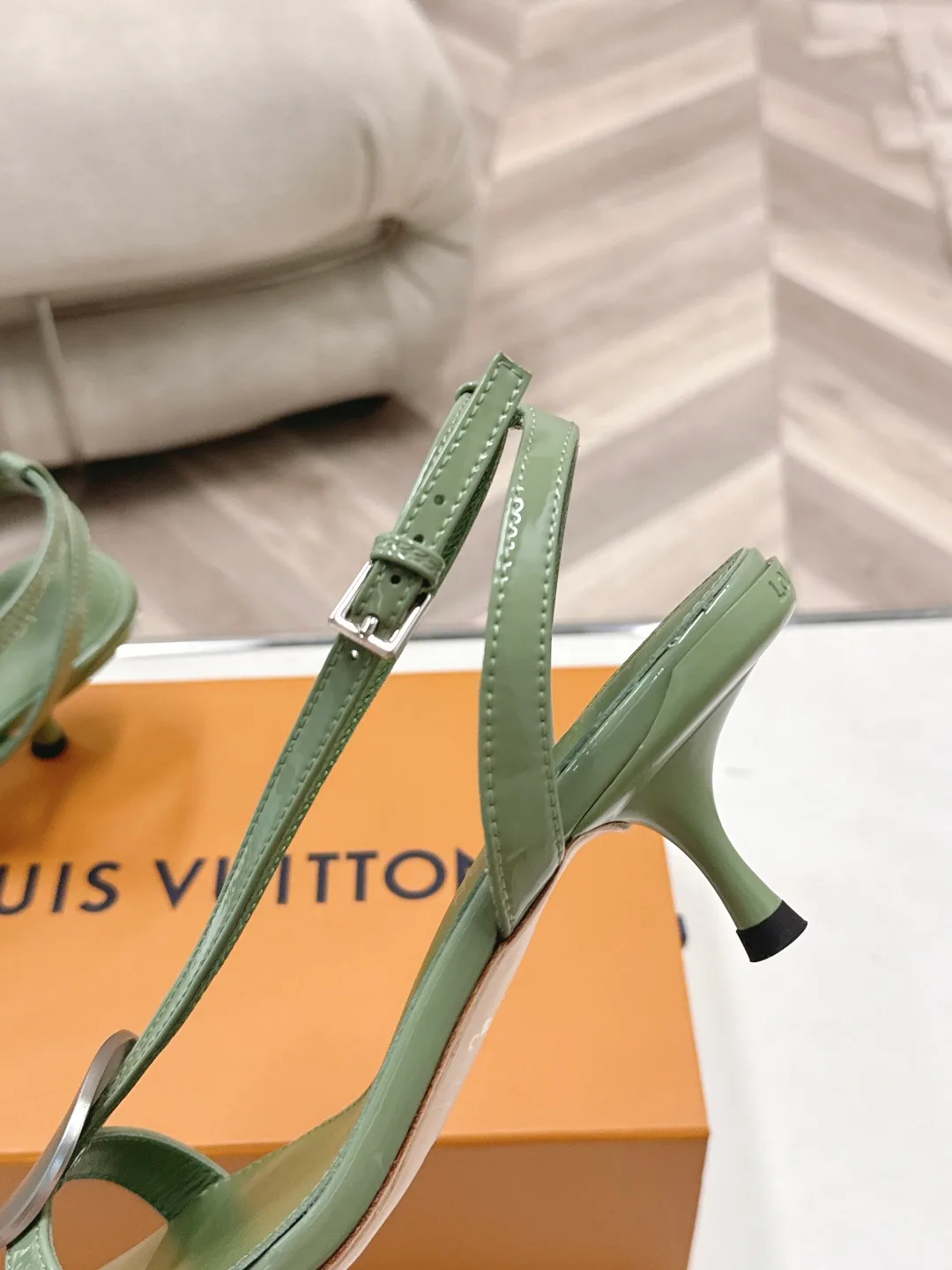 Босоножки Женские Louis Vuitton 17578114