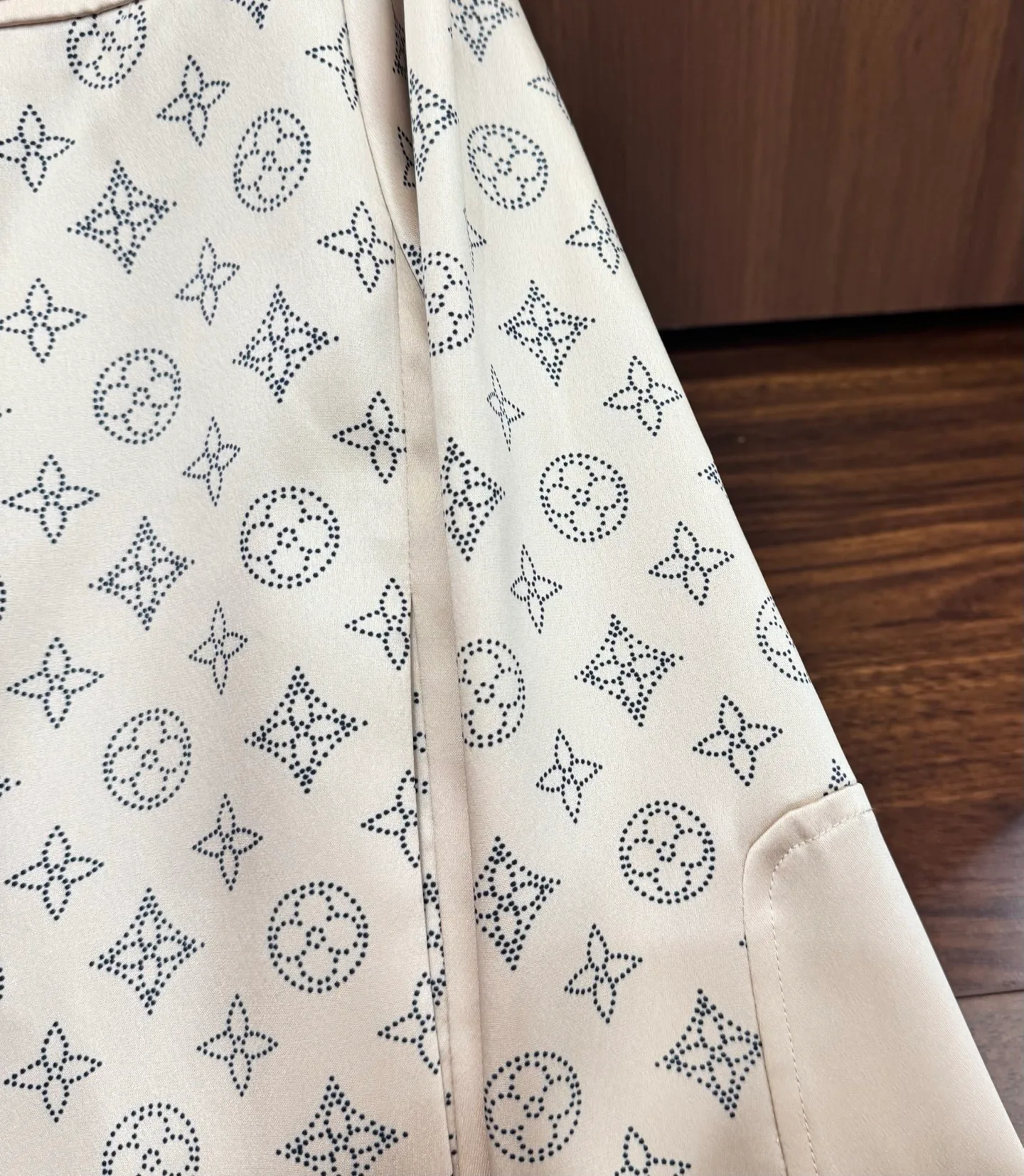 Куртки И Пуховики Женские Louis Vuitton 18478302
