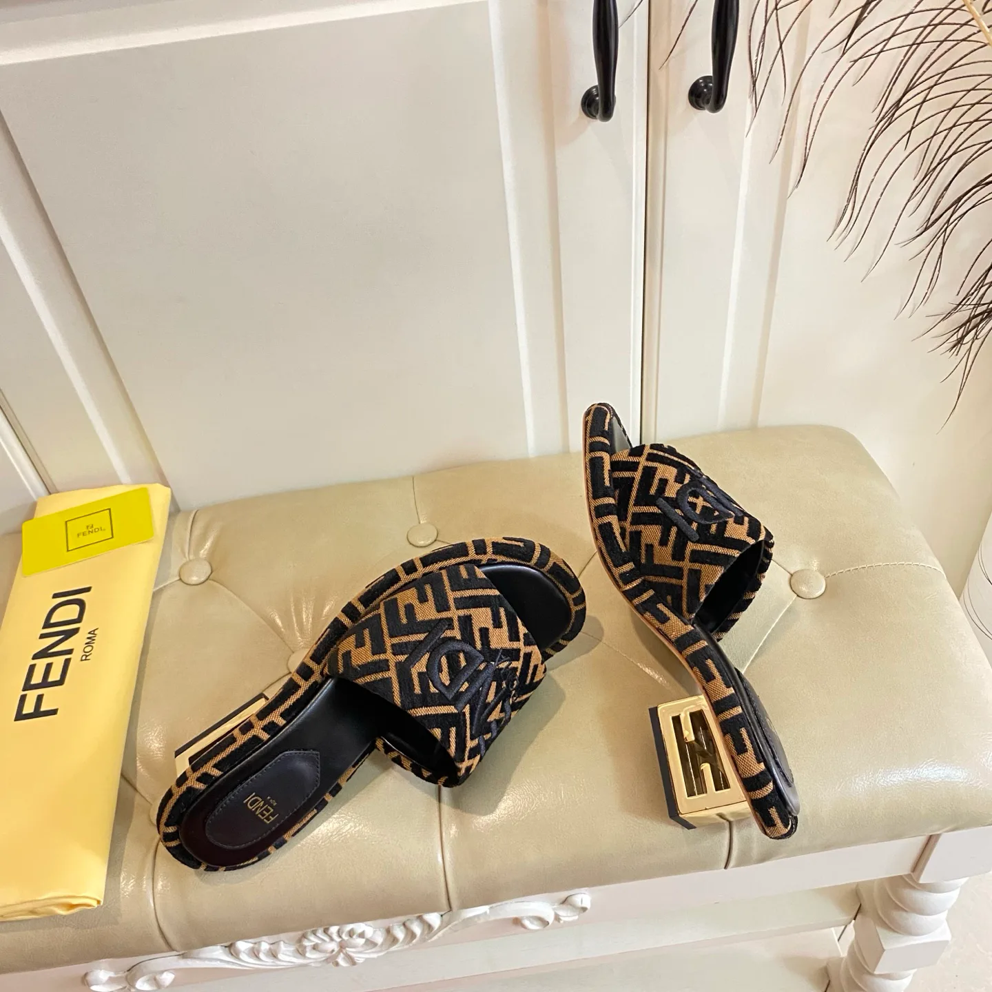 Шлепанцы Женские Fendi 21158