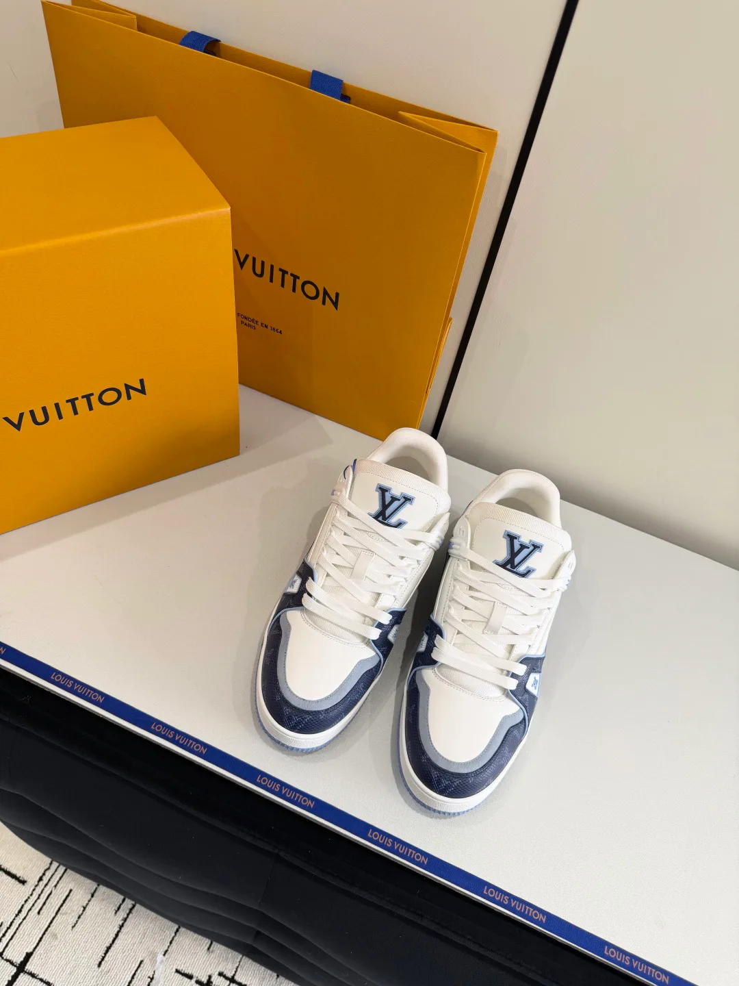 Кроссовки Женские Louis Vuitton 12370892