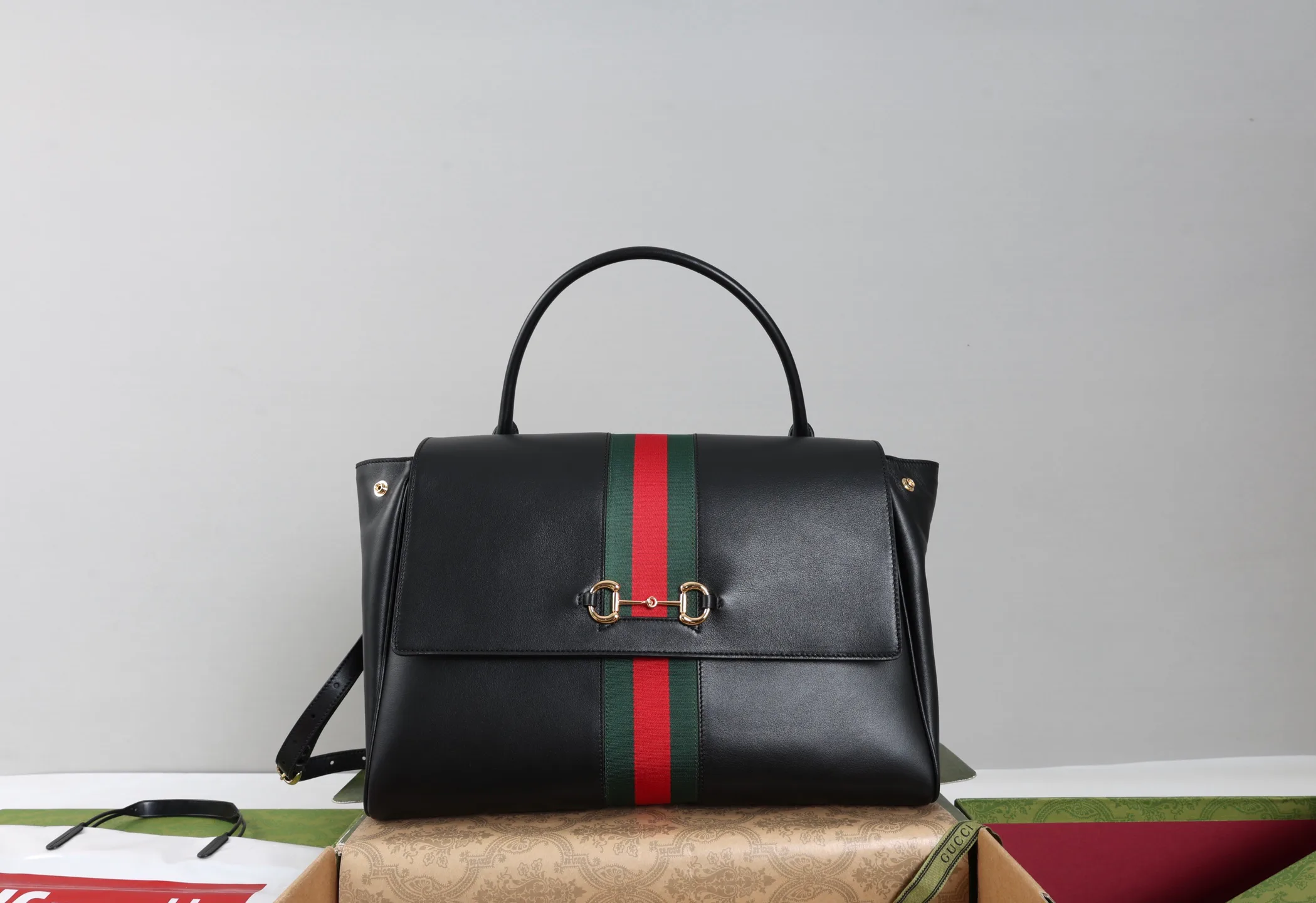 Классические Сумки Женские Gucci 18250588
