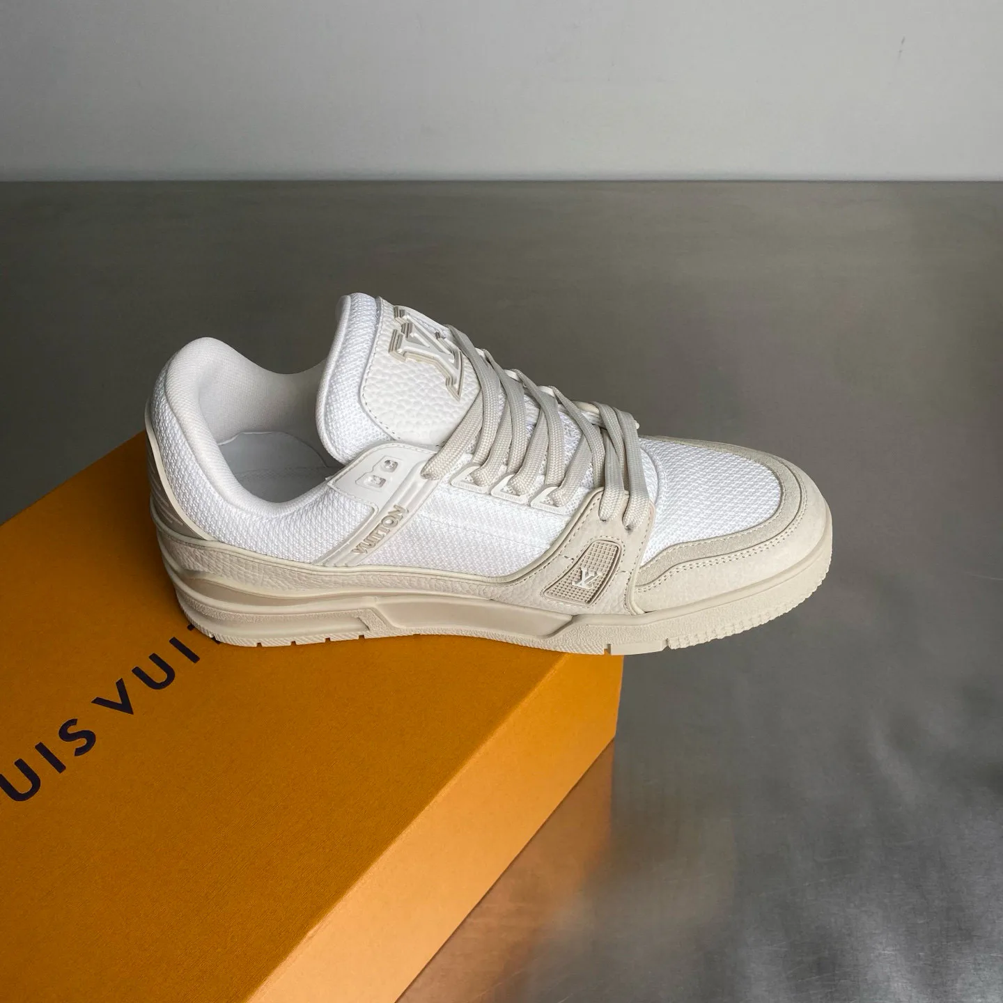Кроссовки Женские Louis Vuitton 13130442