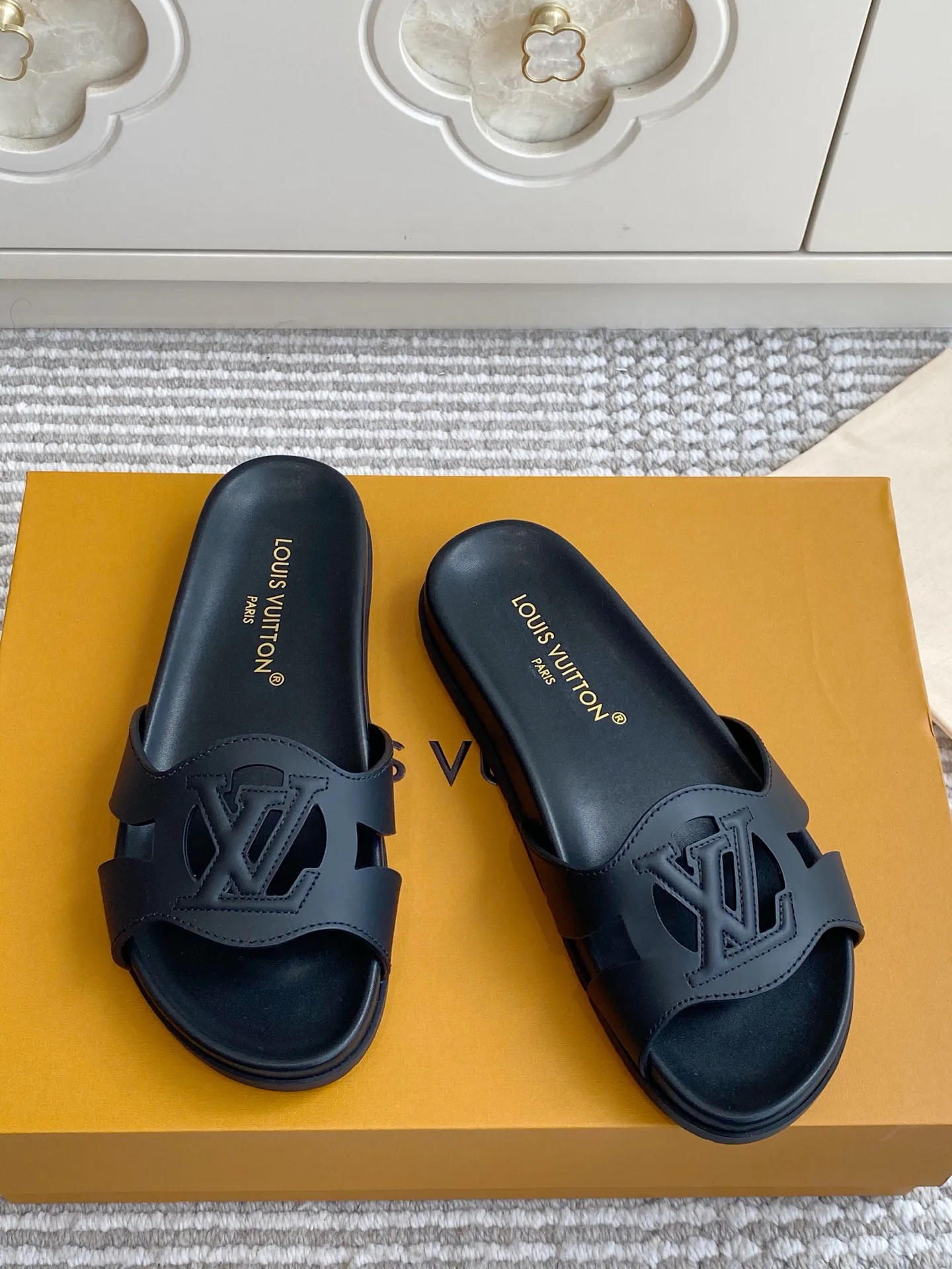 Шлепанцы Женские Louis Vuitton 17572148