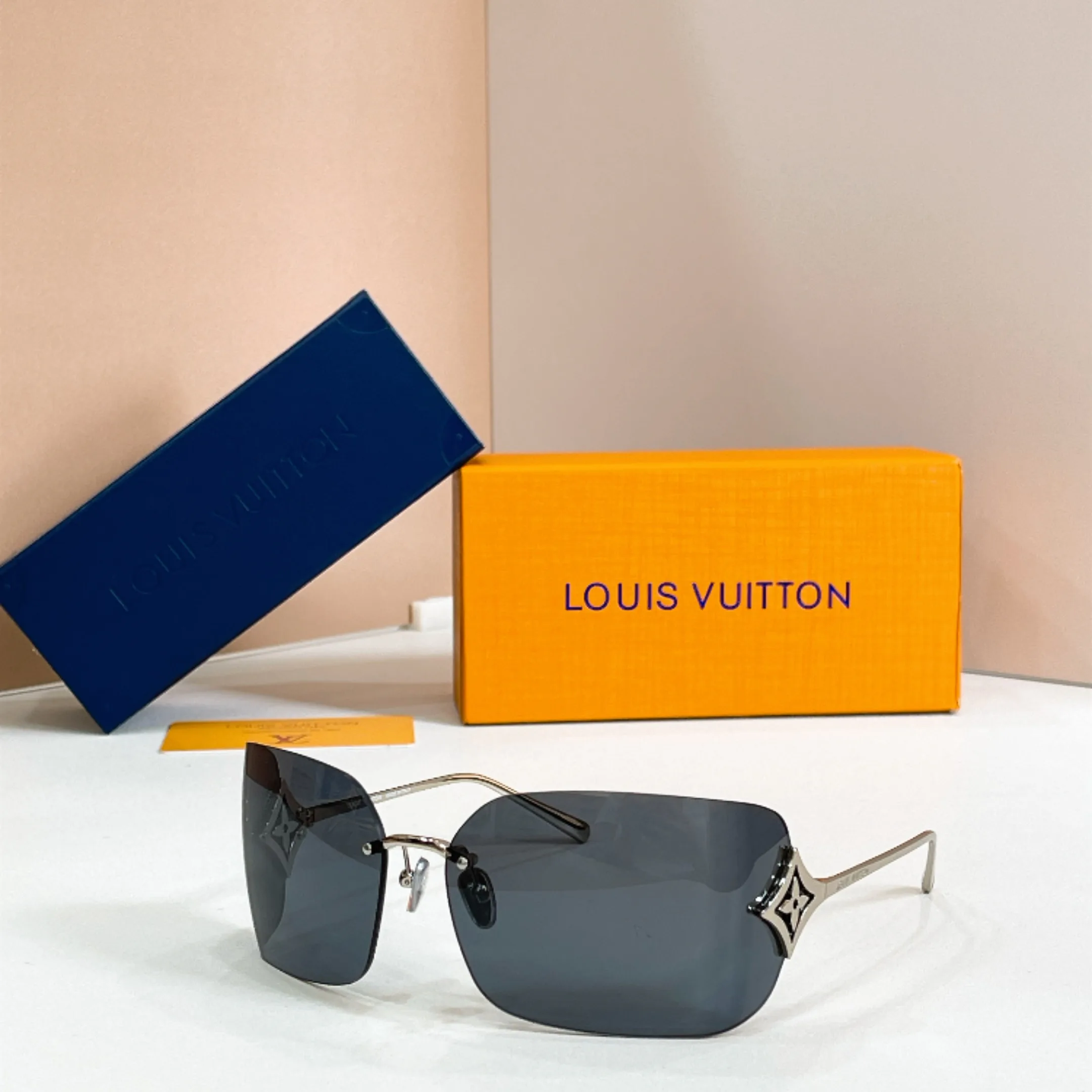 Очки Louis Vuitton 18669965