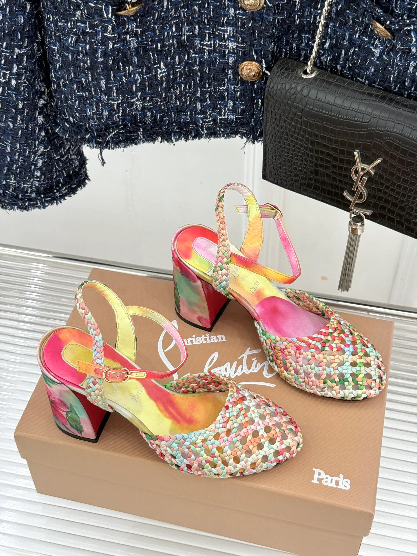 Босоножки Женские Christian Louboutin 19367924