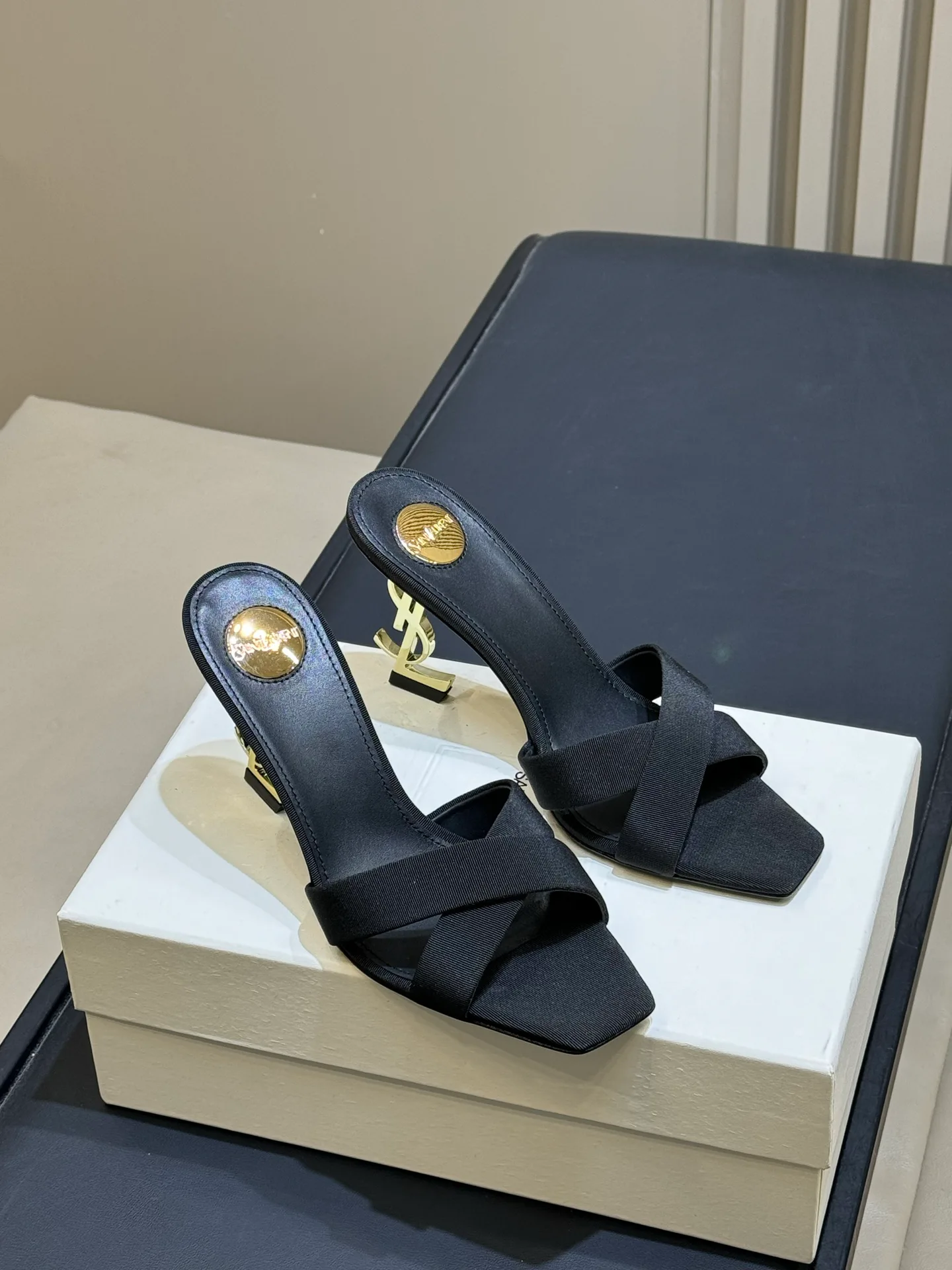 Босоножки Женские Saint Laurent 11892876