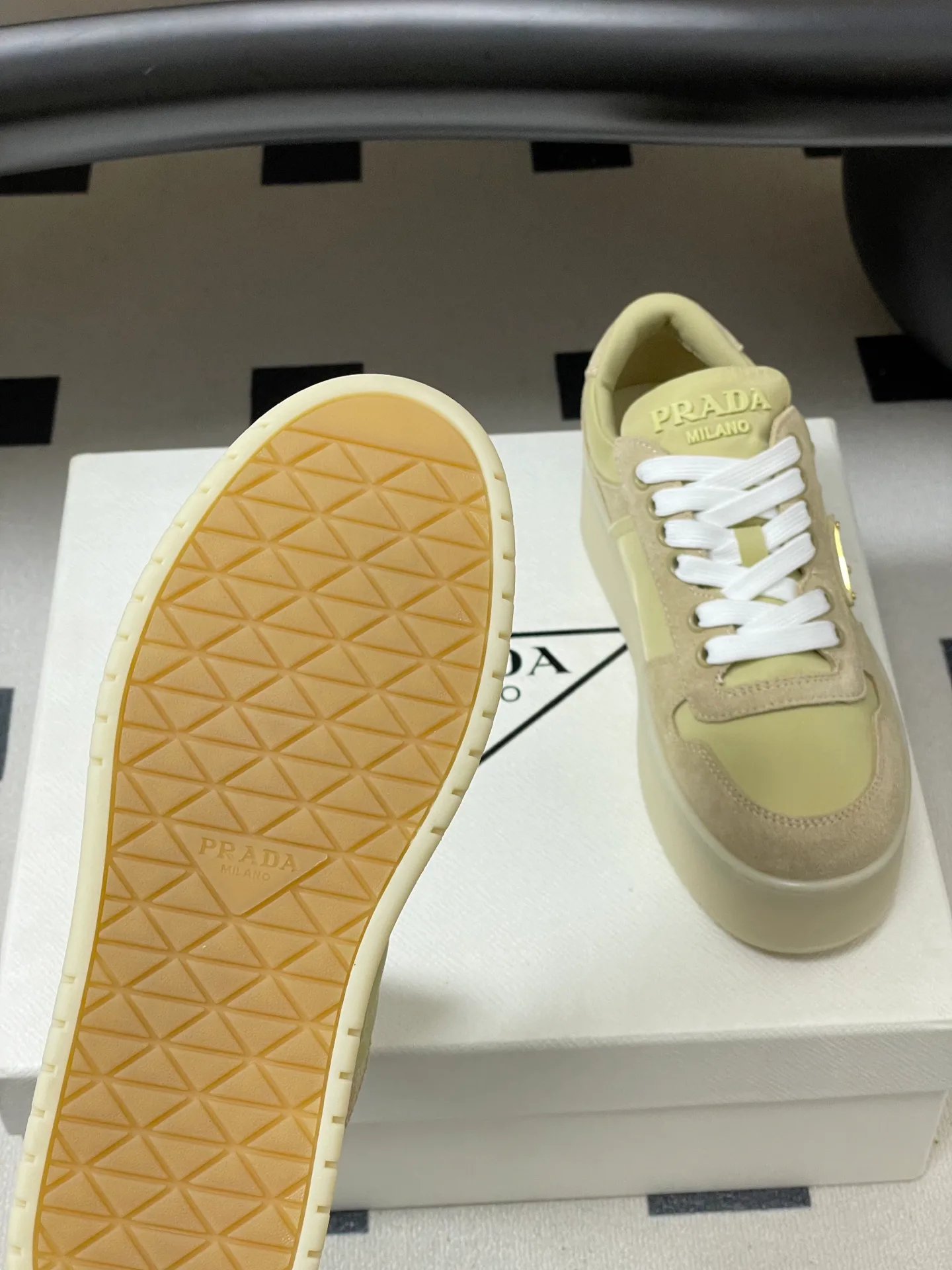 Кроссовки Женские Prada 12810942
