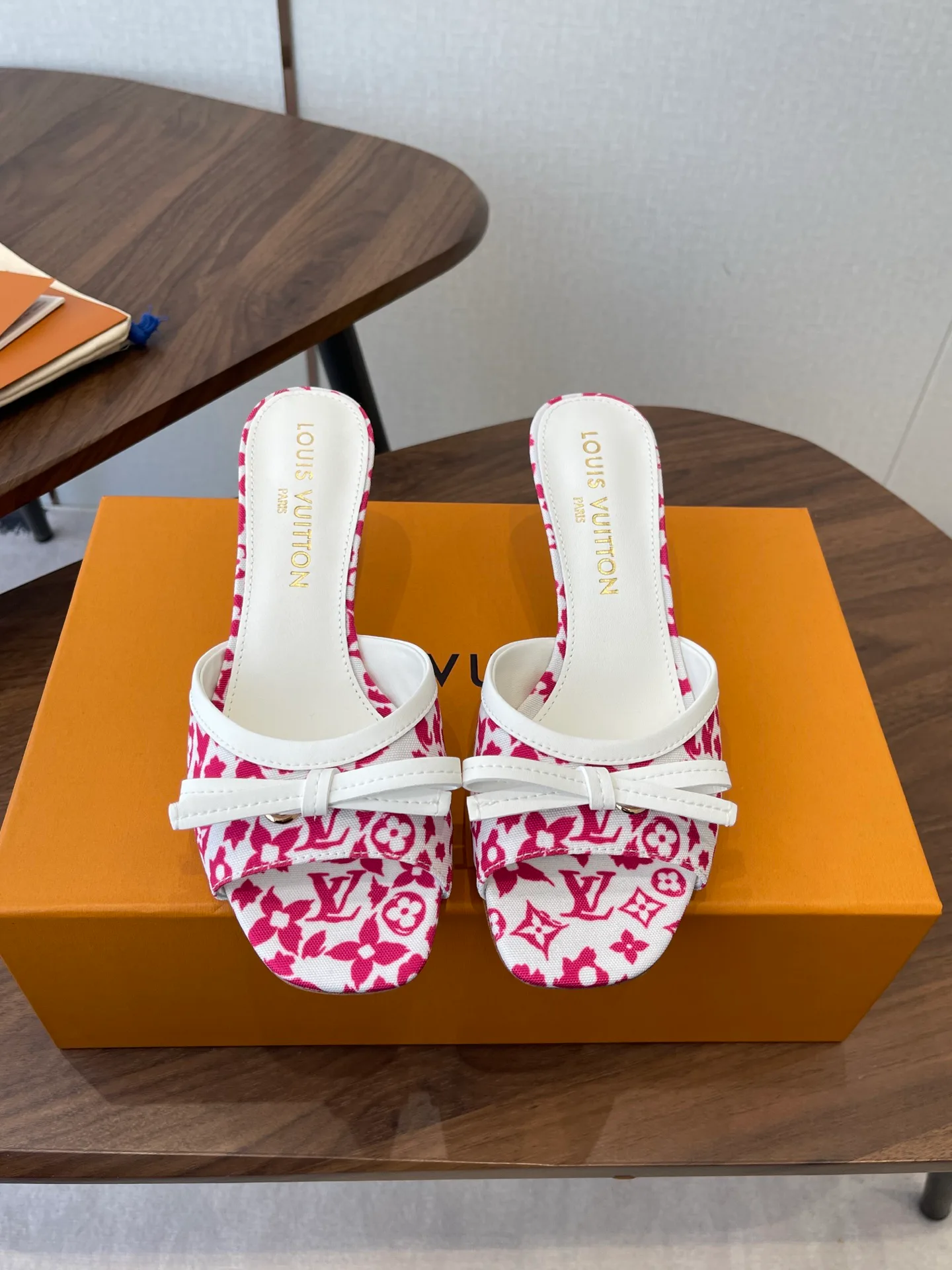 Босоножки Женские Louis Vuitton 12880769