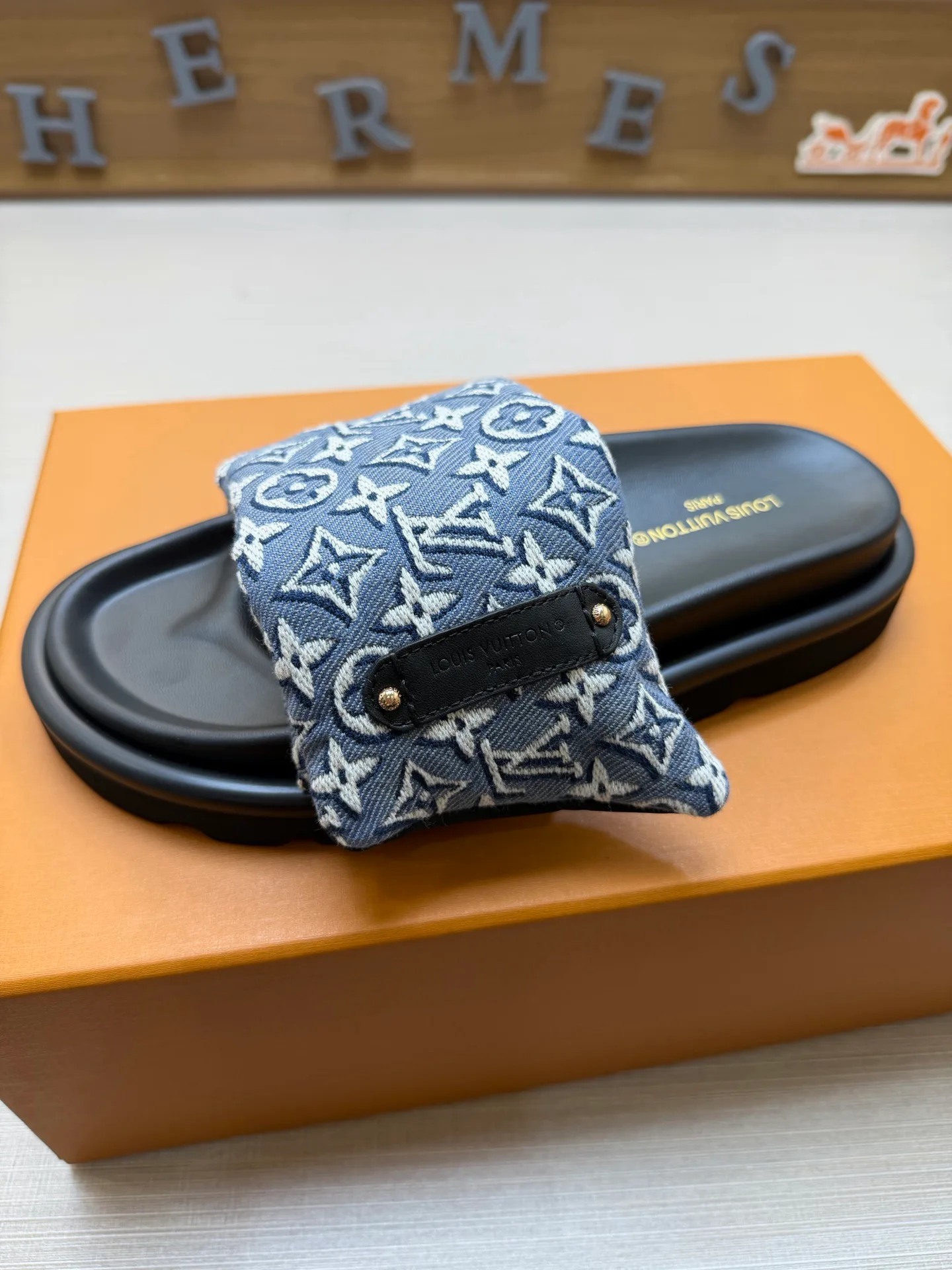 Шлепанцы Женские Louis Vuitton 18011824