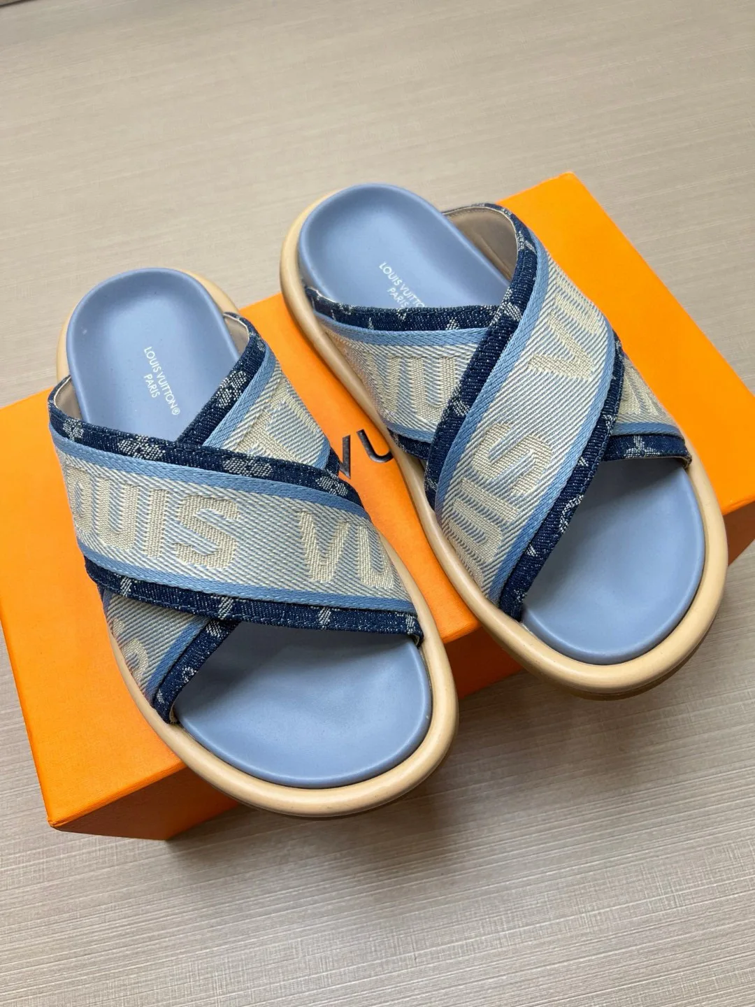 Шлепанцы Женские Louis Vuitton 9801542