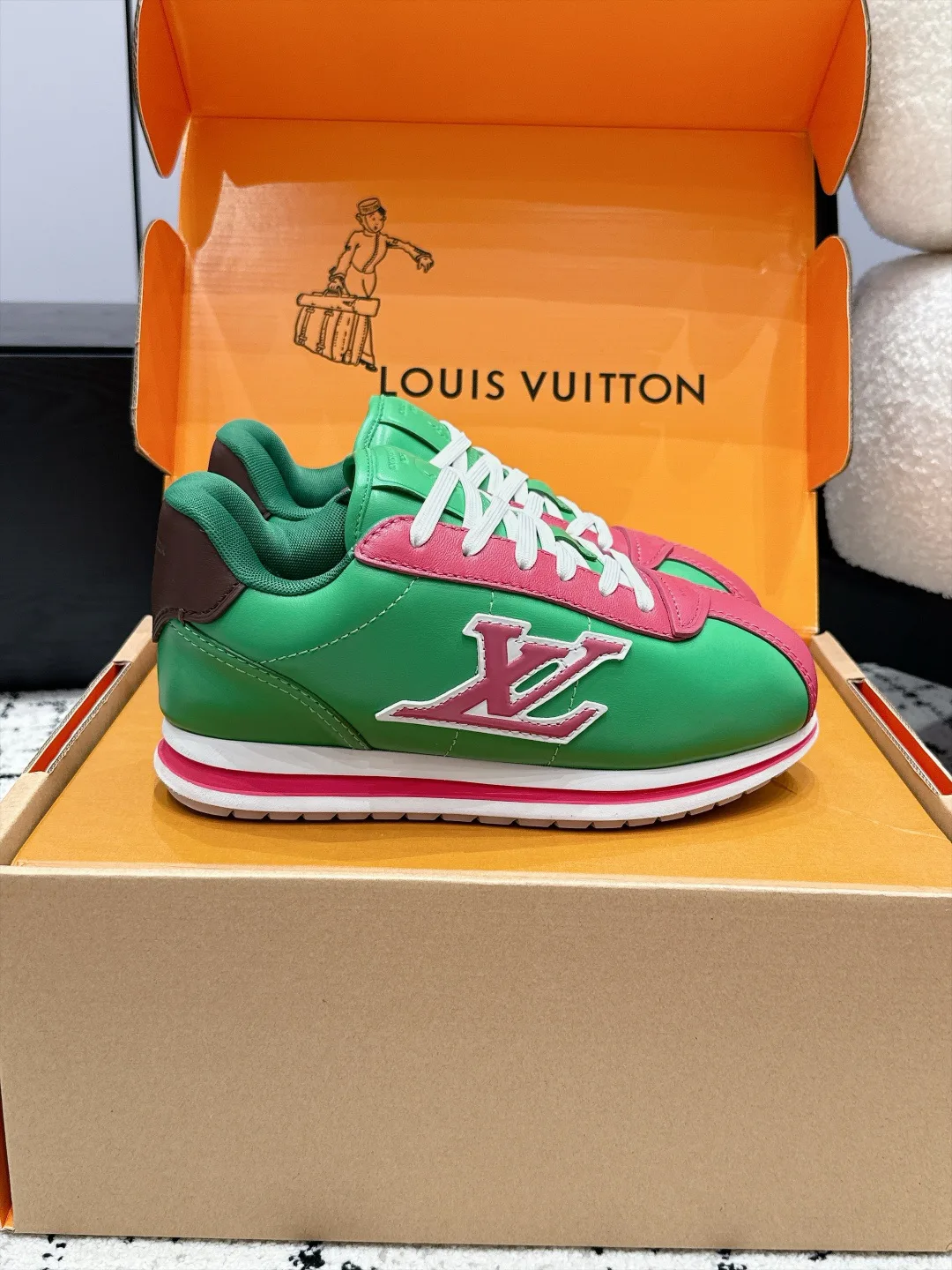 Кроссовки Женские Louis Vuitton 18406491