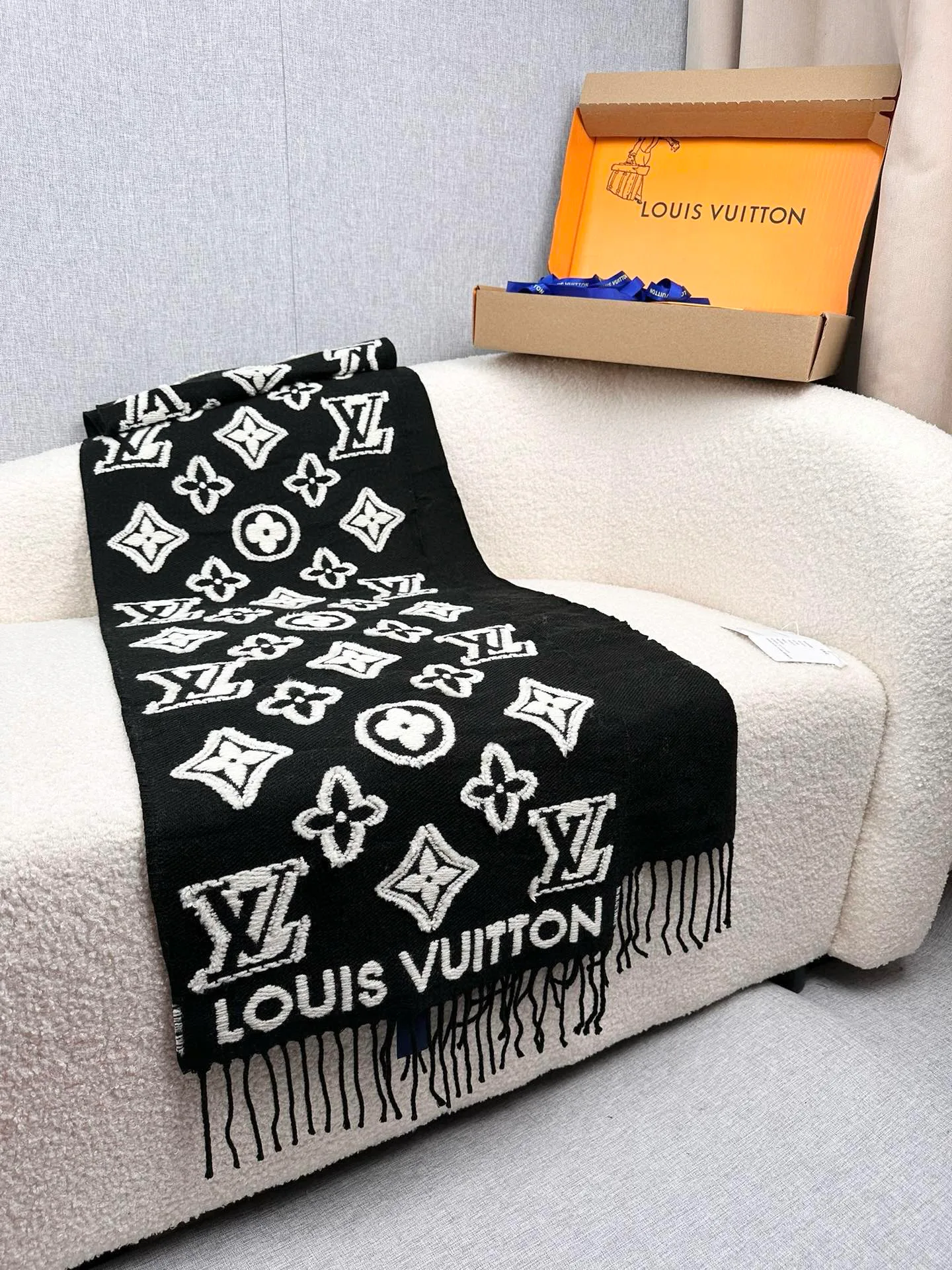 Шарфы Louis Vuitton 1826423