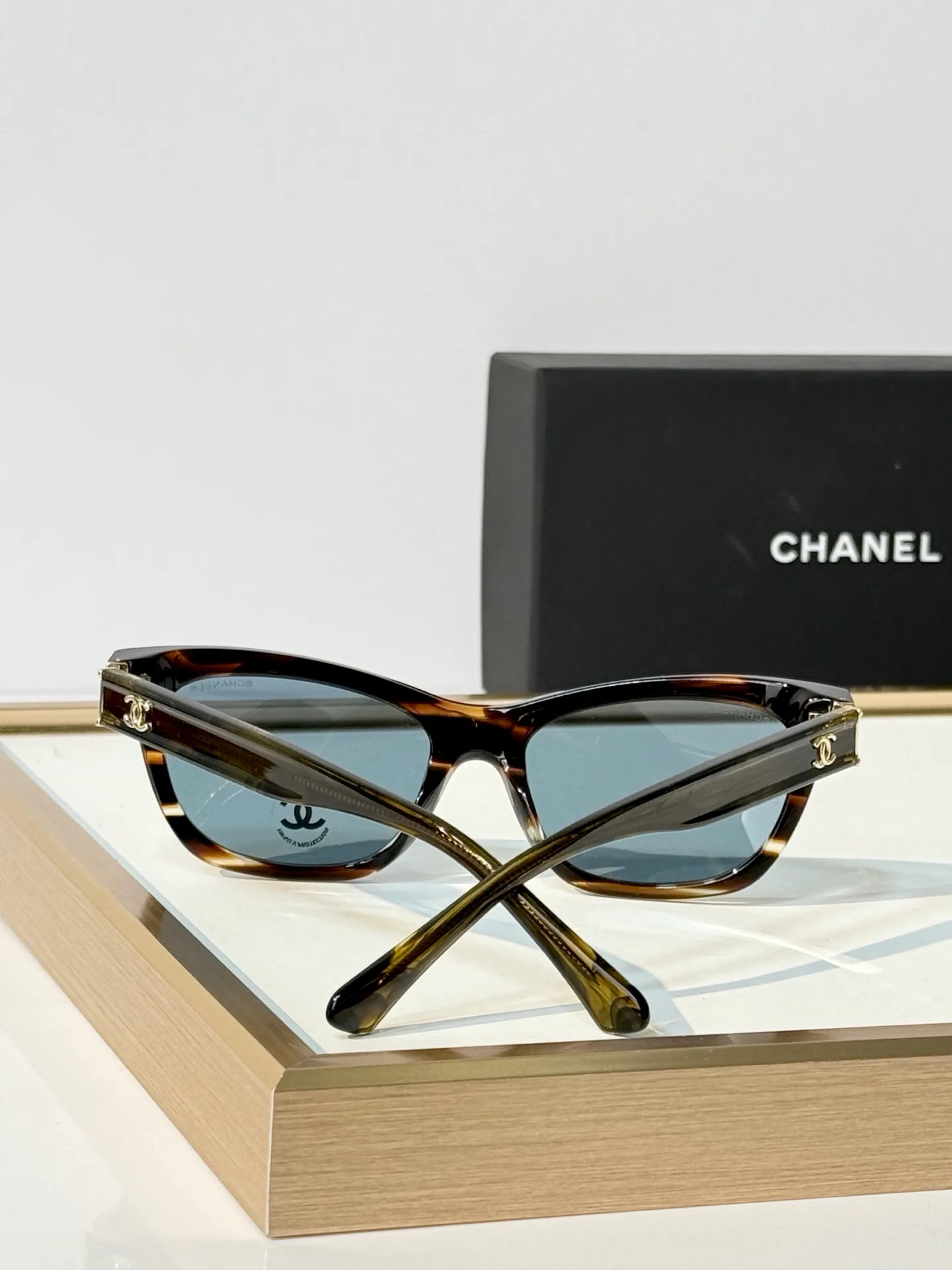 Очки Chanel 18404832