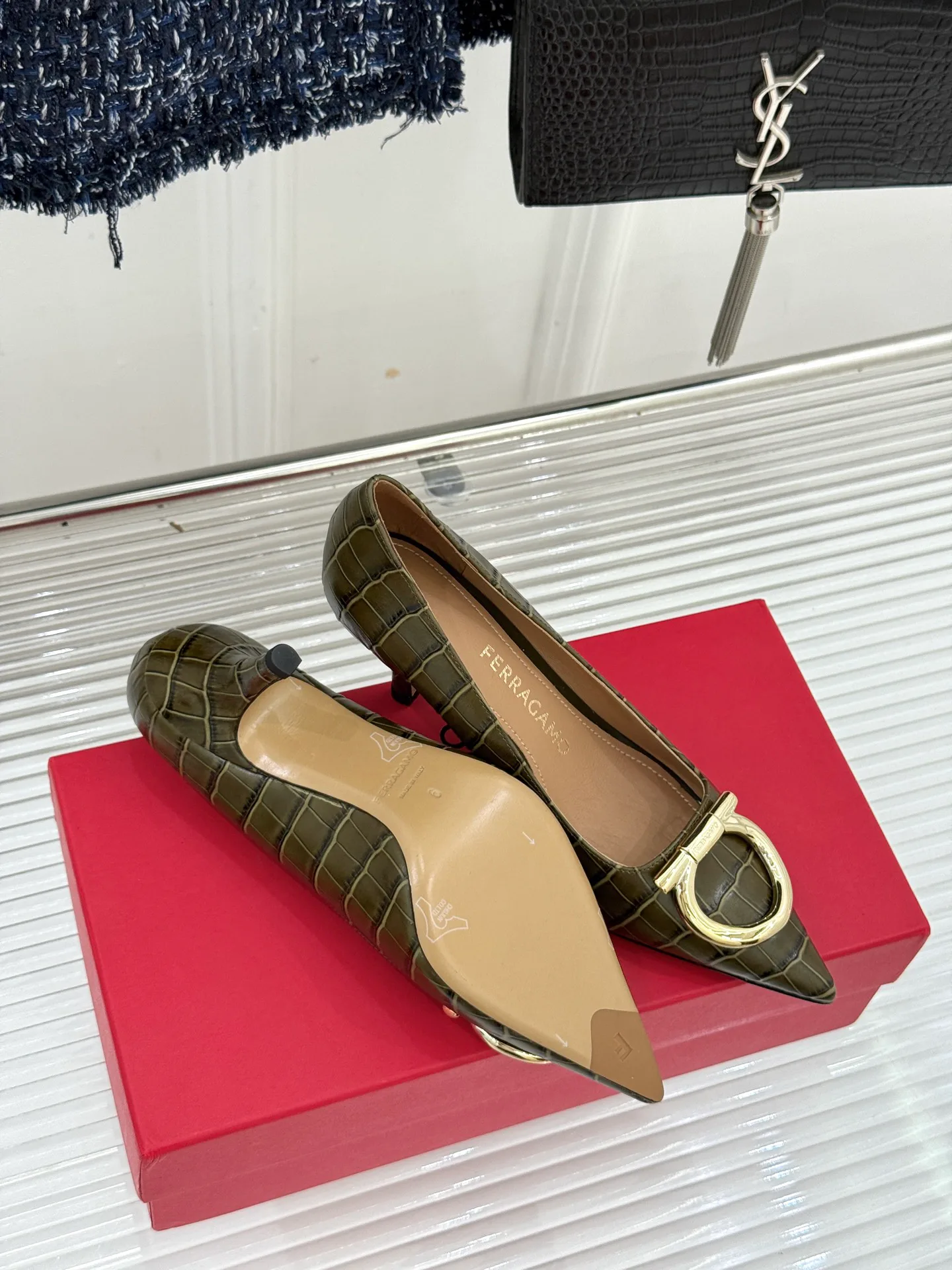 Туфли Женские Salvatore Ferragamo 18104108