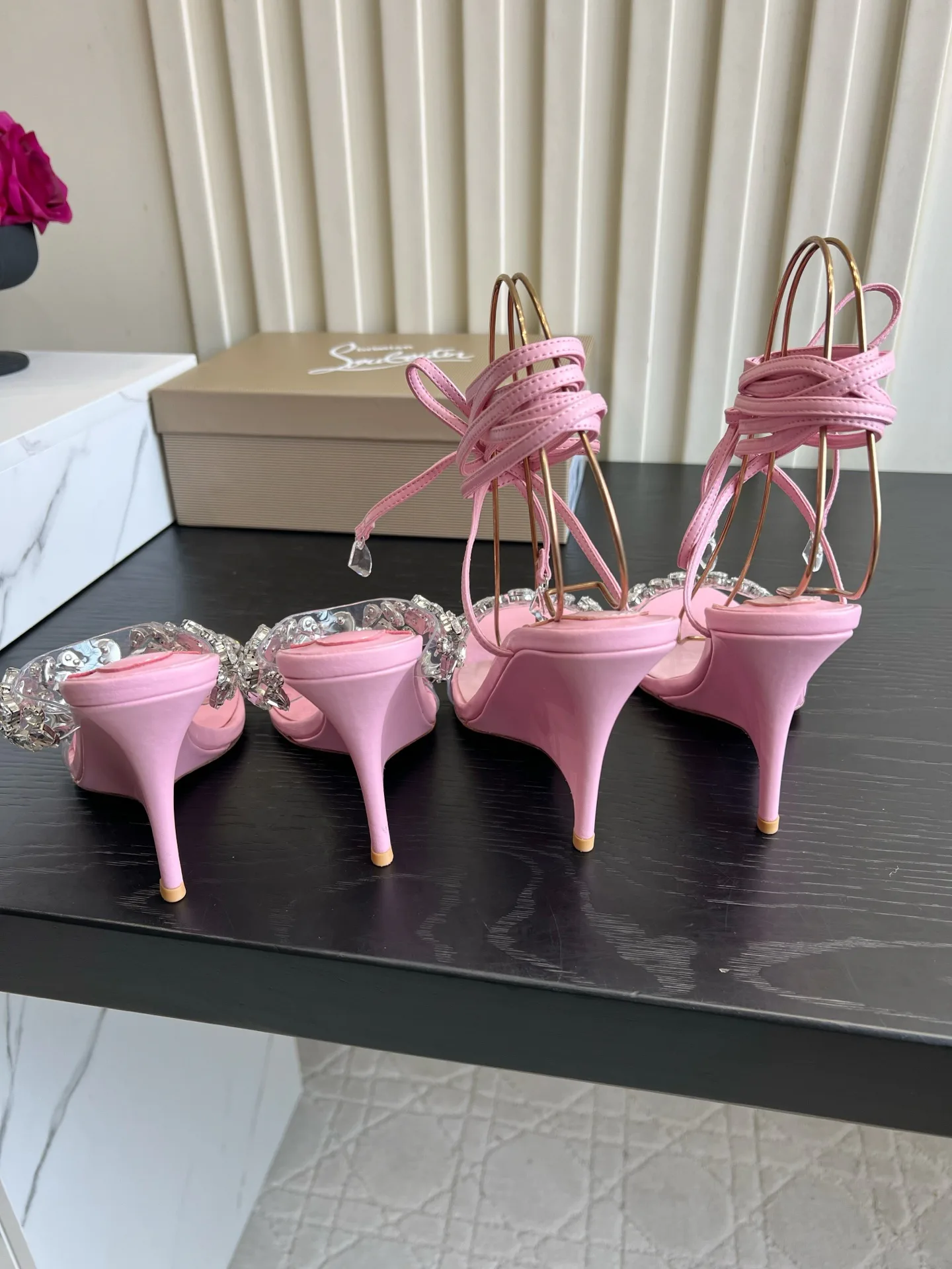 Босоножки Женские Christian Louboutin 18614261