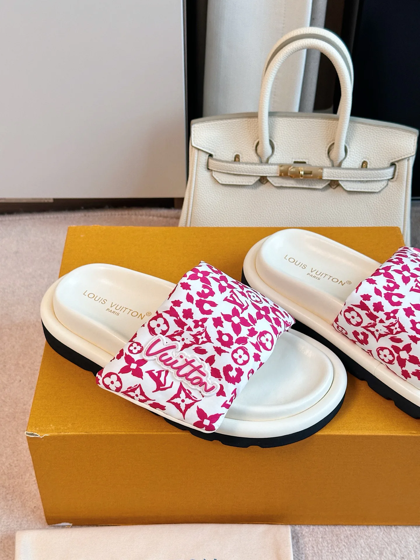 Шлепанцы Женские Louis Vuitton 14335150