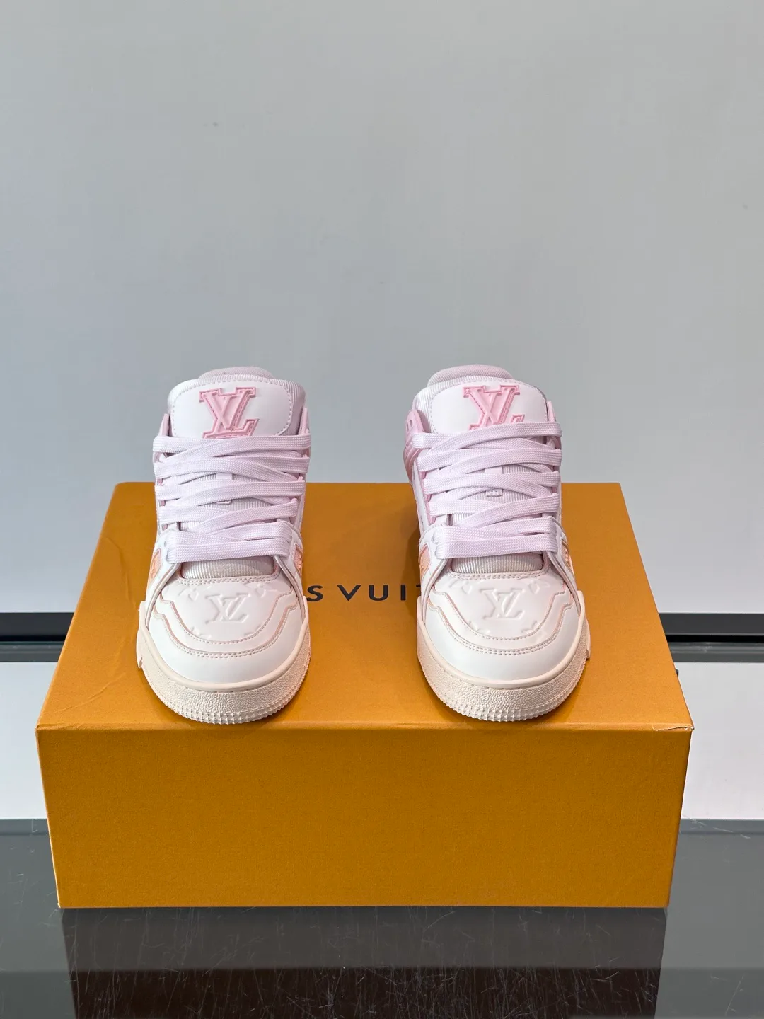 Кроссовки Женские Louis Vuitton 12797000