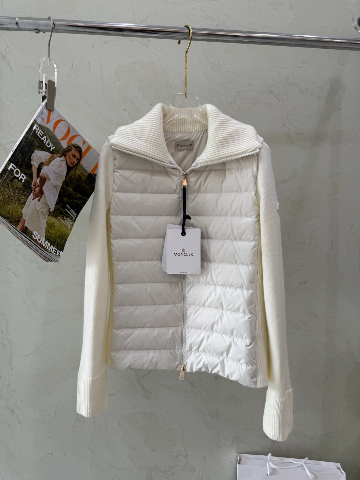 Куртки И Пуховики Женские Moncler 17918880