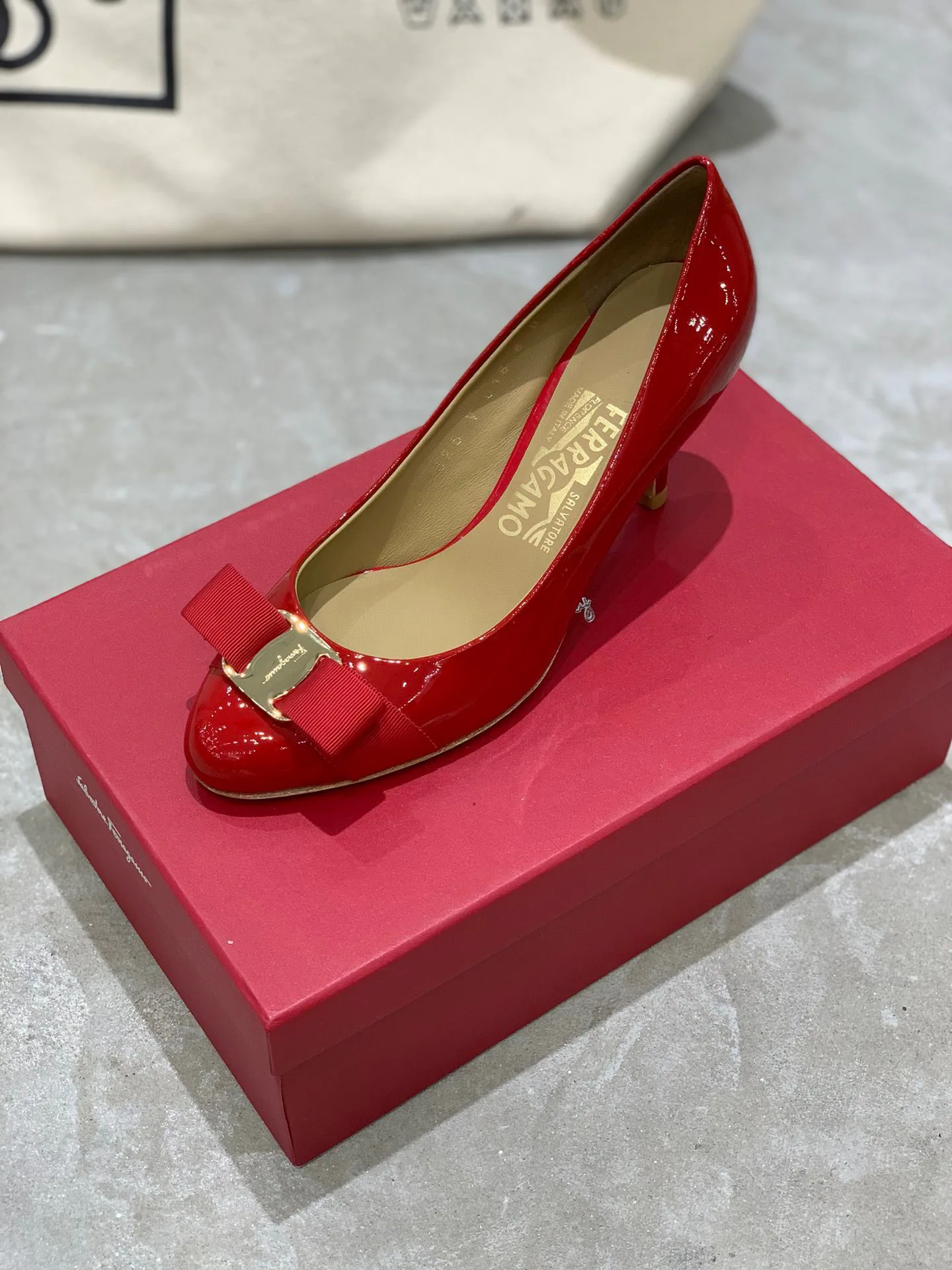 Туфли Женские Salvatore Ferragamo 18340726