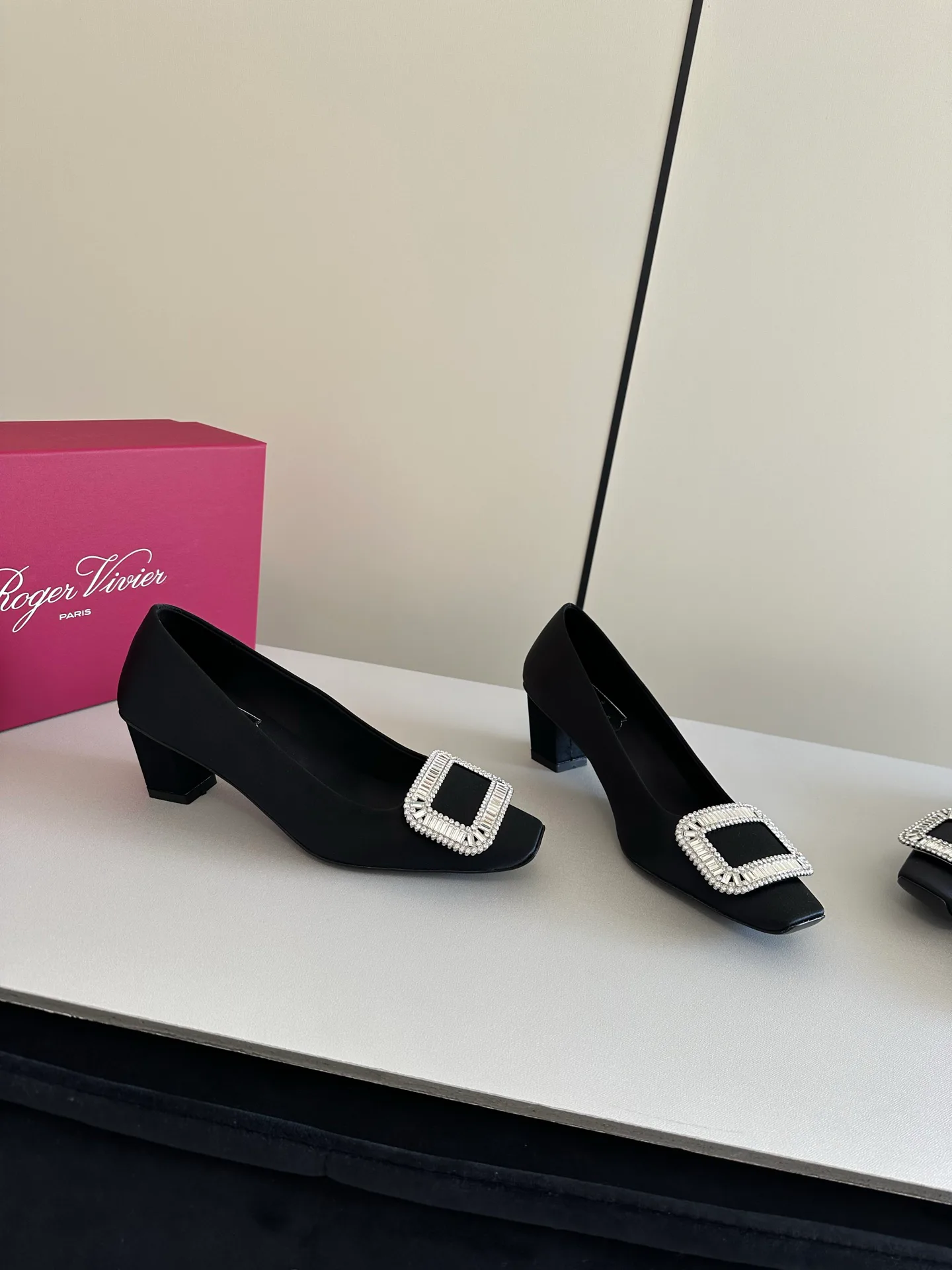 Туфли Женские Roger Vivier 17624493