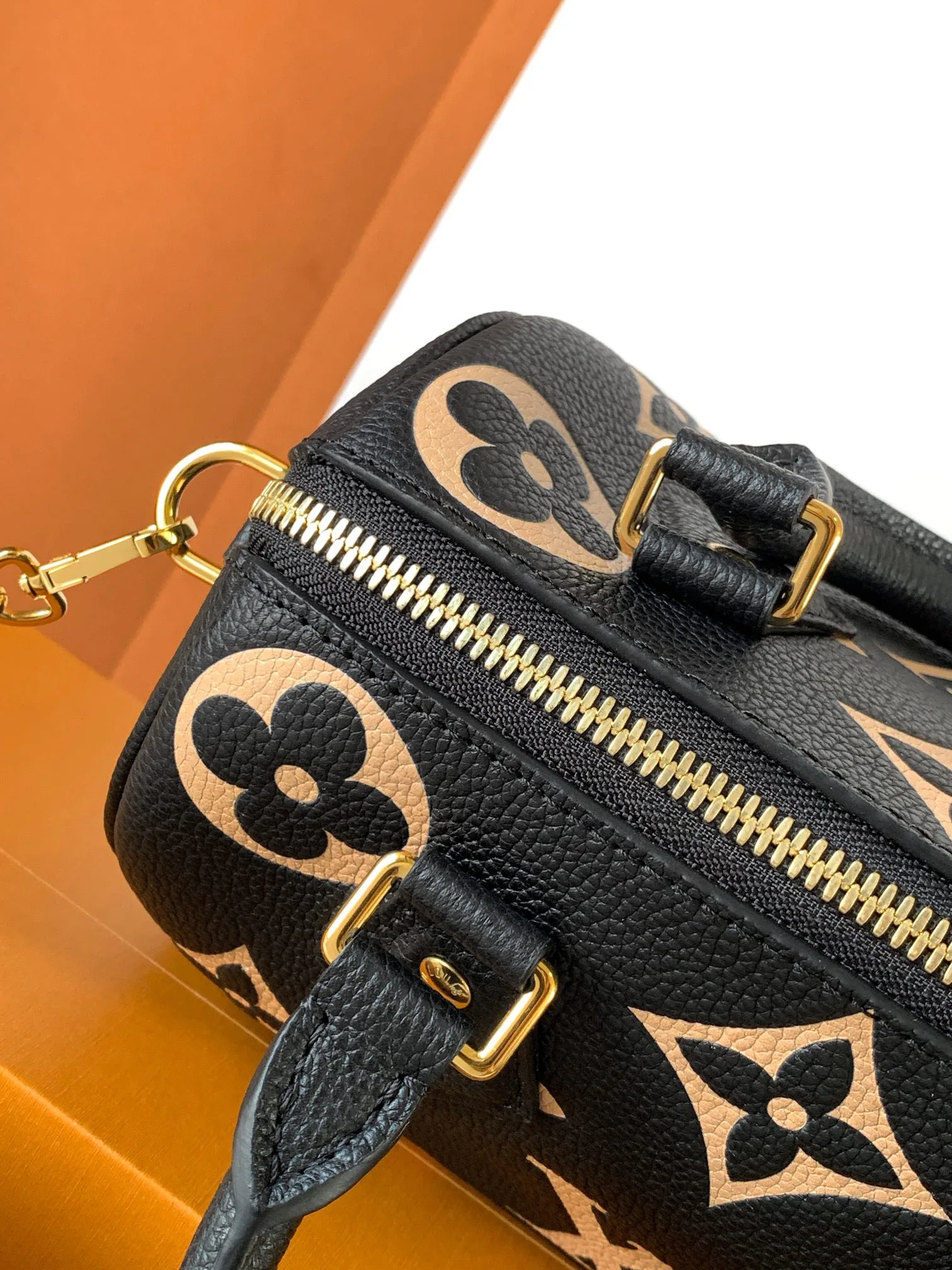 Сумки На Ремне Женские Louis Vuitton 30610