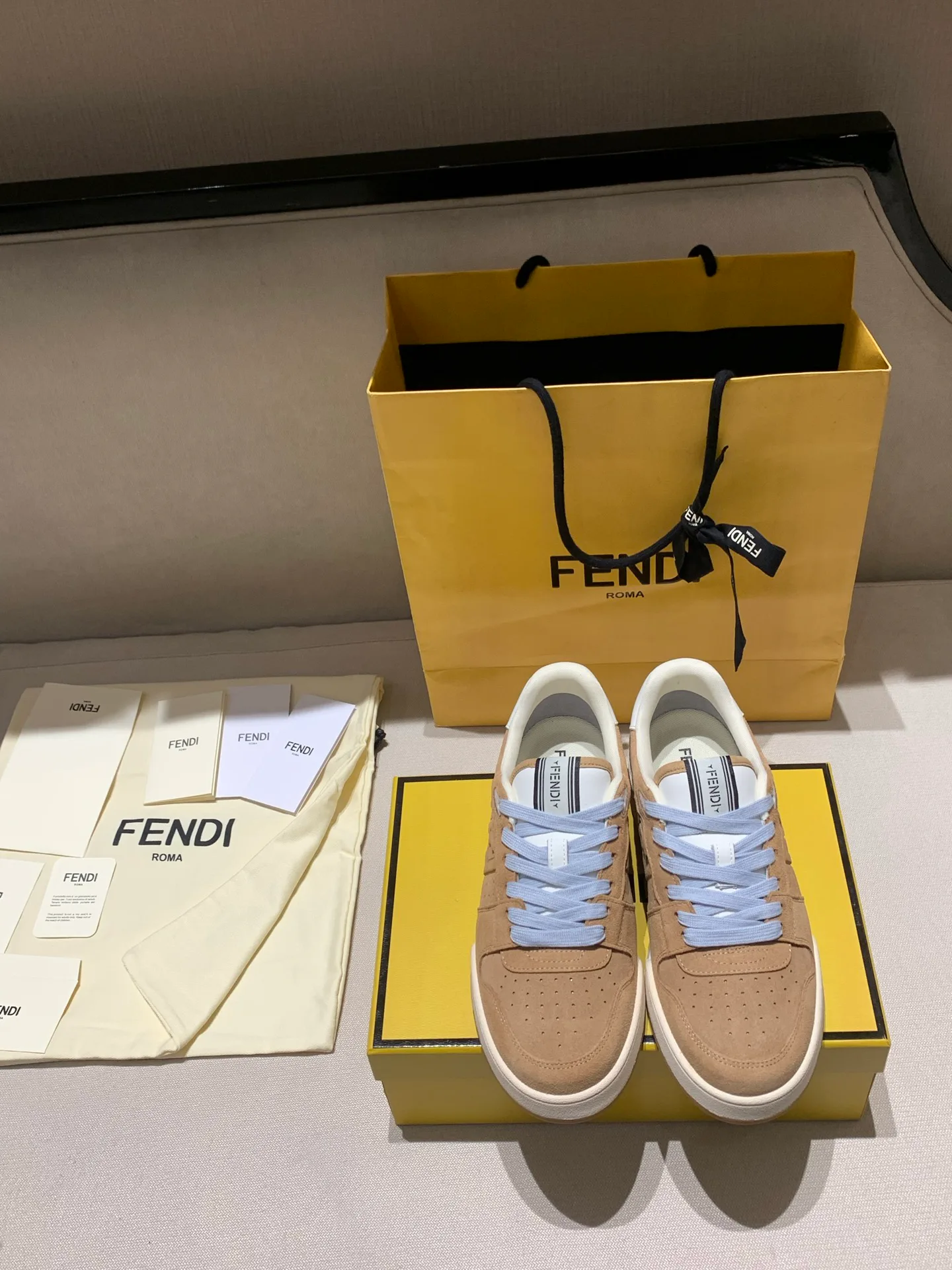 Кроссовки Женские Fendi 18228111