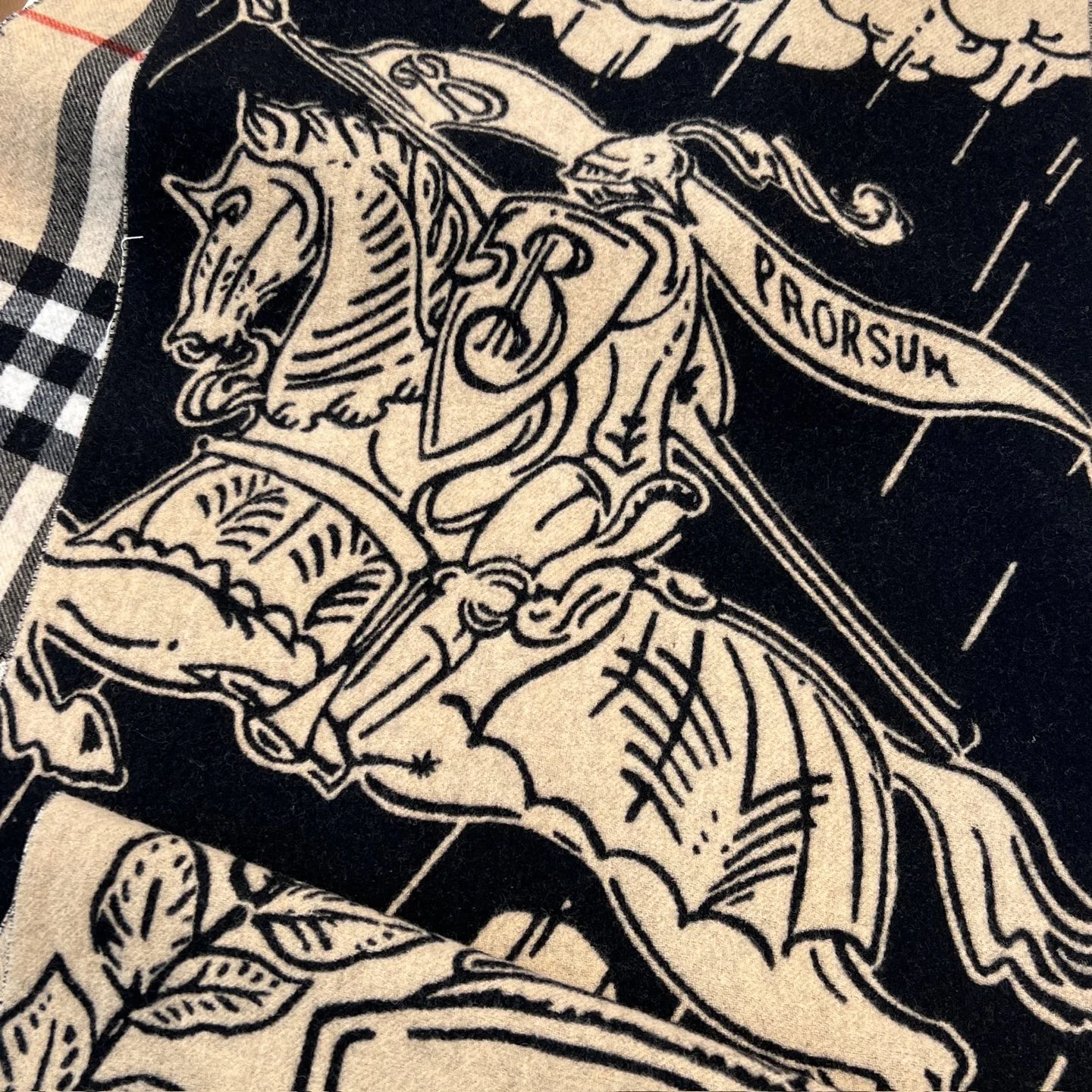 Шарфы Burberry 386407