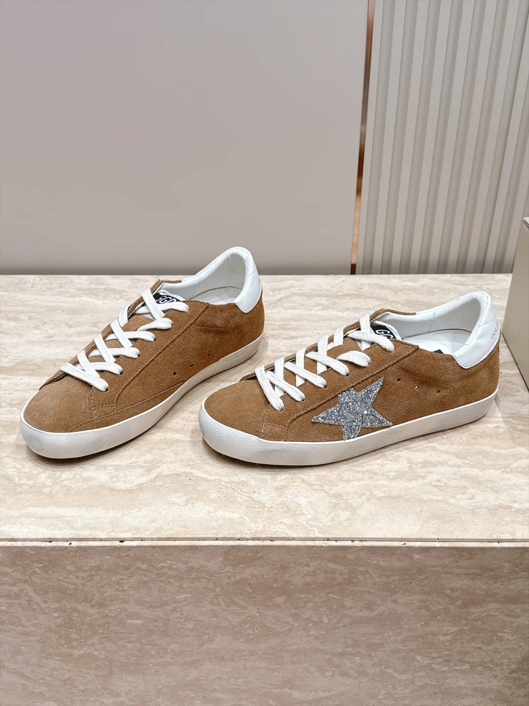 Кроссовки Женские Golden Goose 17963437
