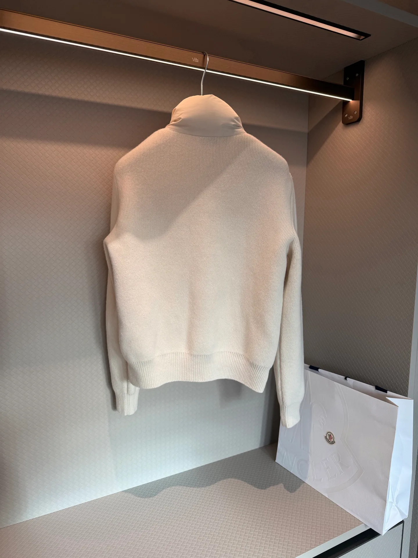 Куртки И Пуховики Женские Moncler 18692543