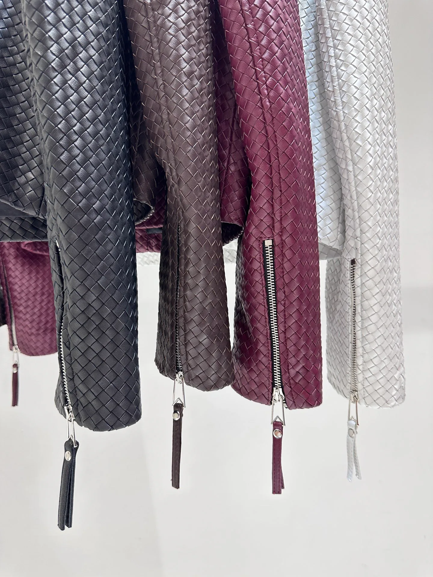 Кожаные Куртки И Дублёнки Женские Bottega Veneta 11700532