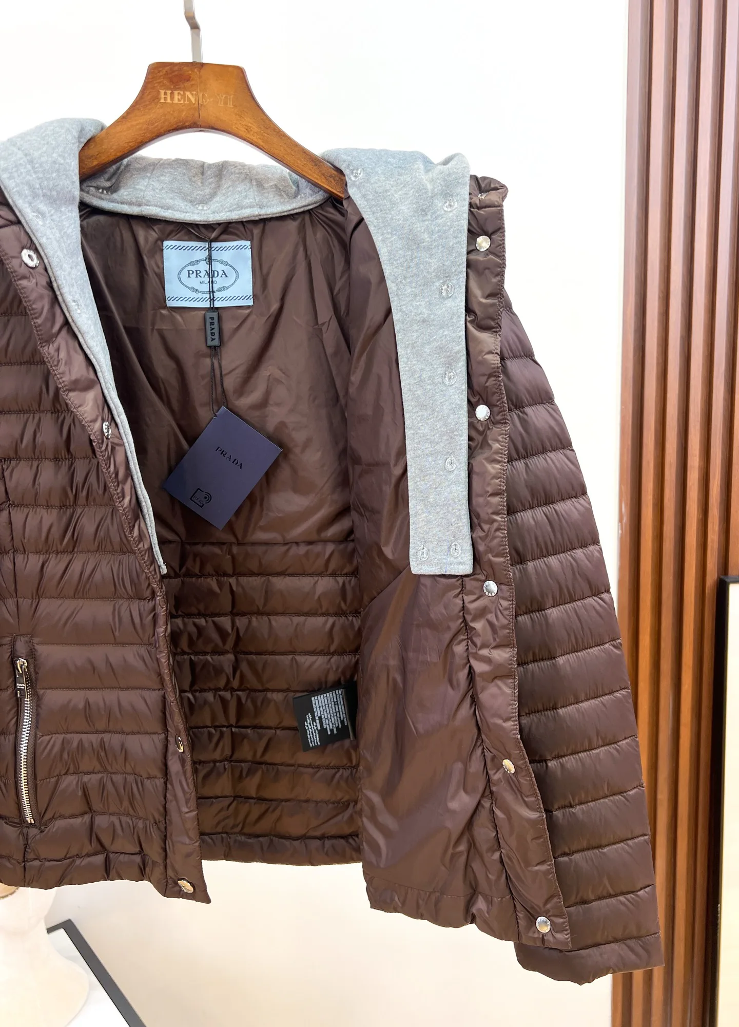 Куртки И Пуховики Женские Prada 18188784