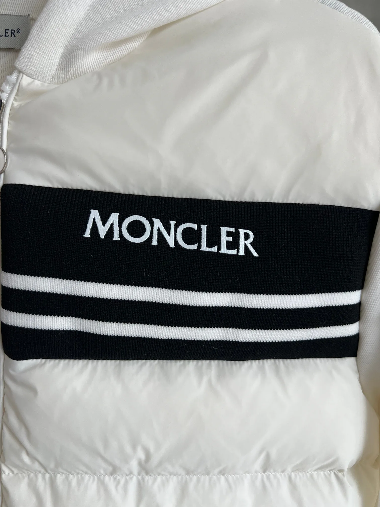 Куртки И Пуховики Женские Moncler 4022710