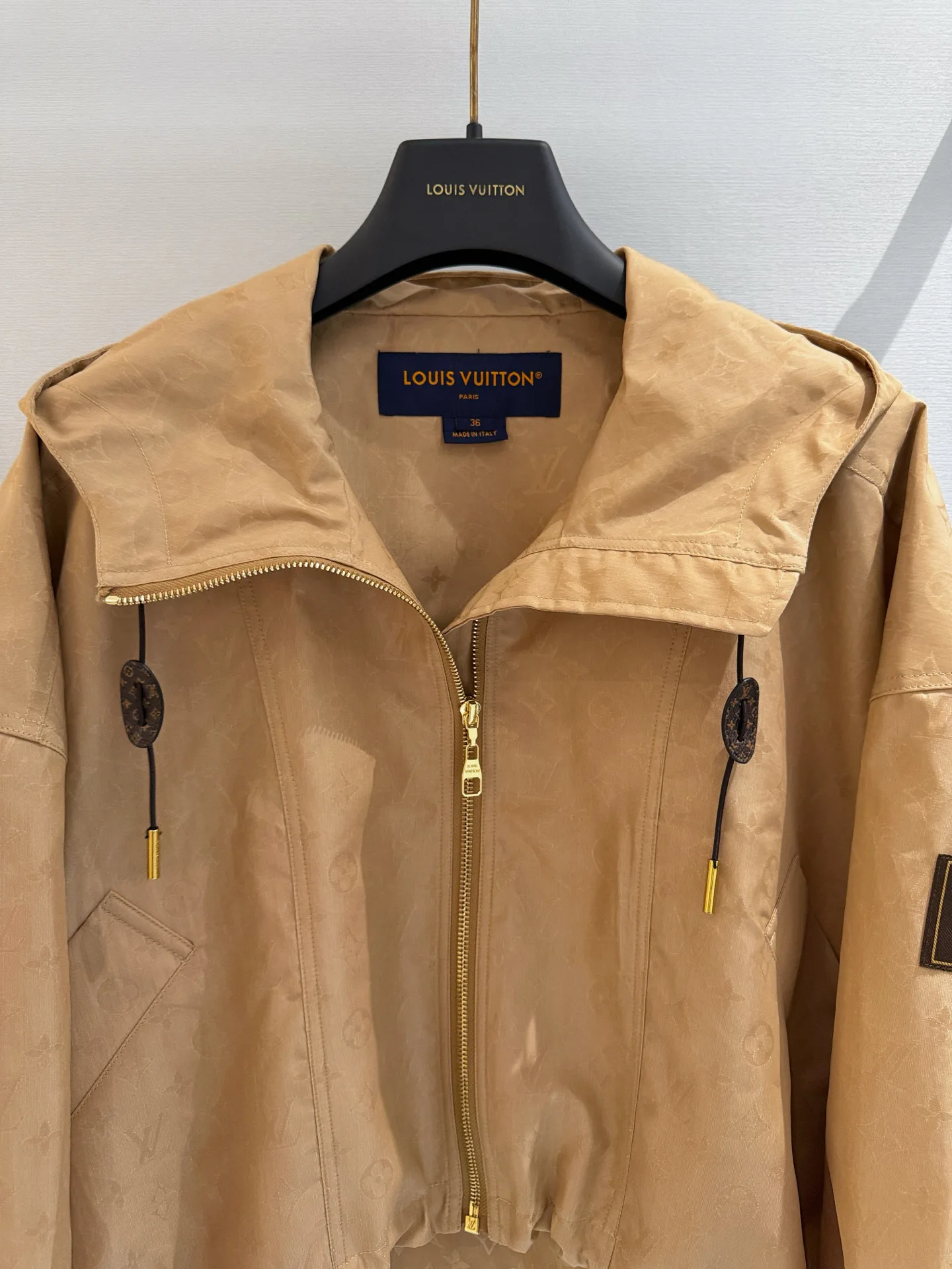 Куртки И Пуховики Женские Louis Vuitton 18640670