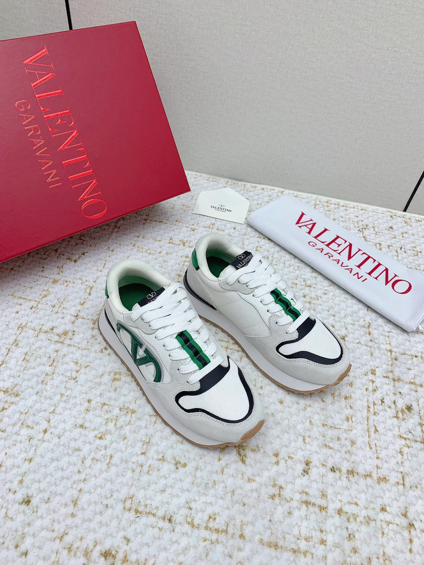 Кроссовки Женские Valentino 11070140